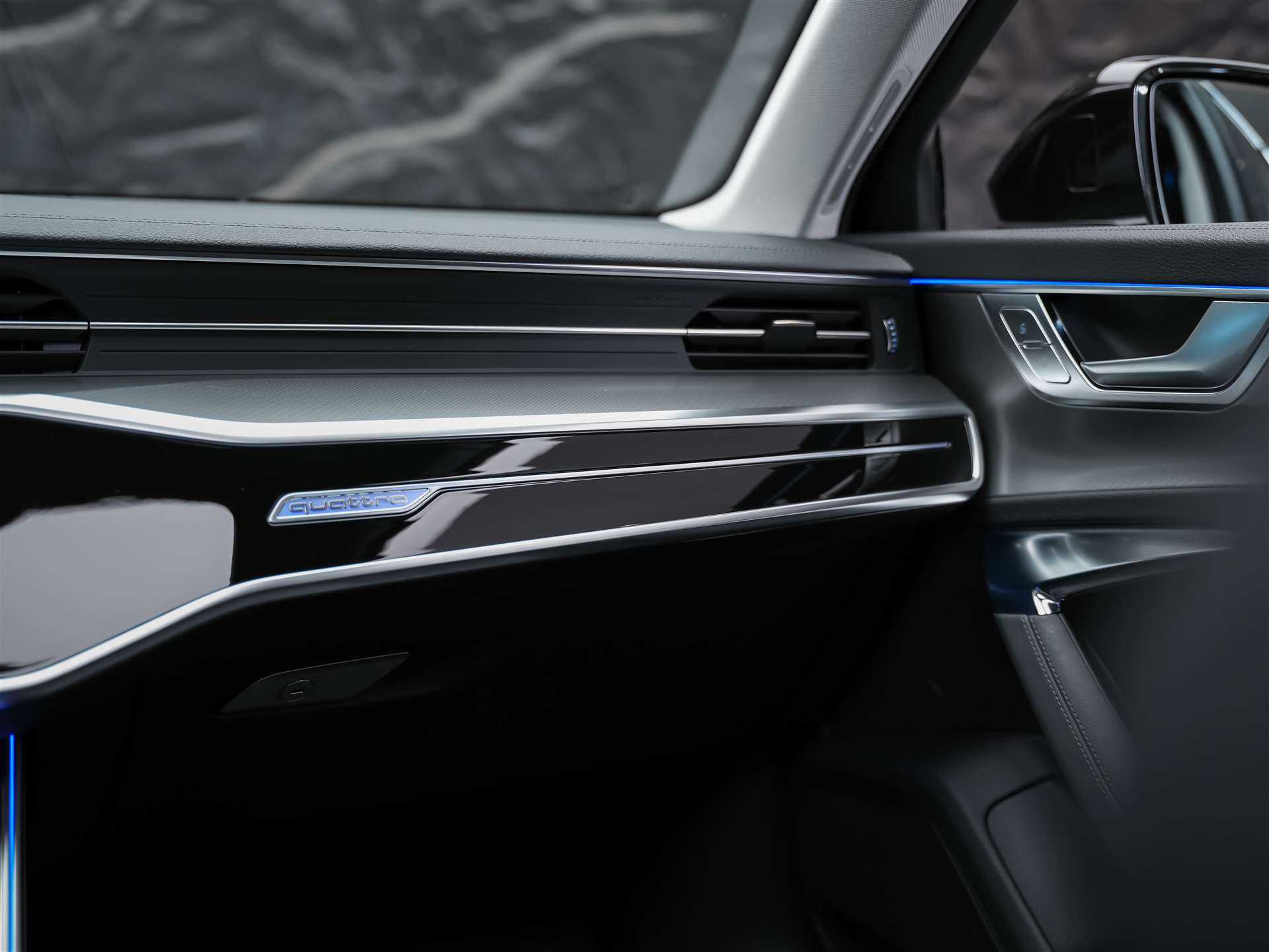 AUDI A6 Limousine 55 TFSI Design quattro S-tronic *CH Auto*Panorama*Matrix LED*Head Up*-image-21