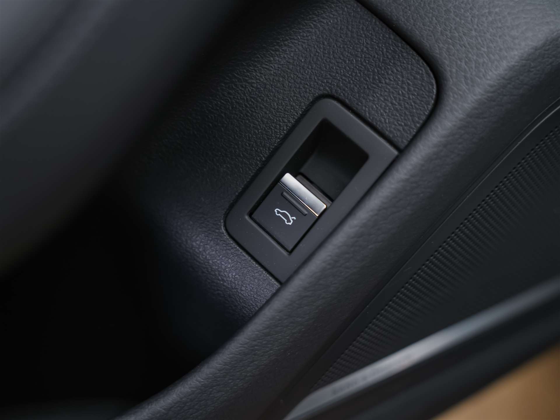 AUDI A6 Limousine 55 TFSI Design quattro S-tronic *CH Auto*Panorama*Matrix LED*Head Up*-image-27