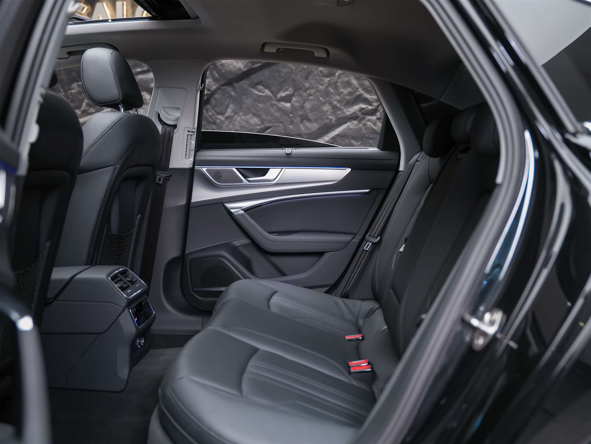 AUDI A6 Limousine 55 TFSI Design quattro S-tronic *CH Auto*Panorama*Matrix LED*Head Up*-image-12