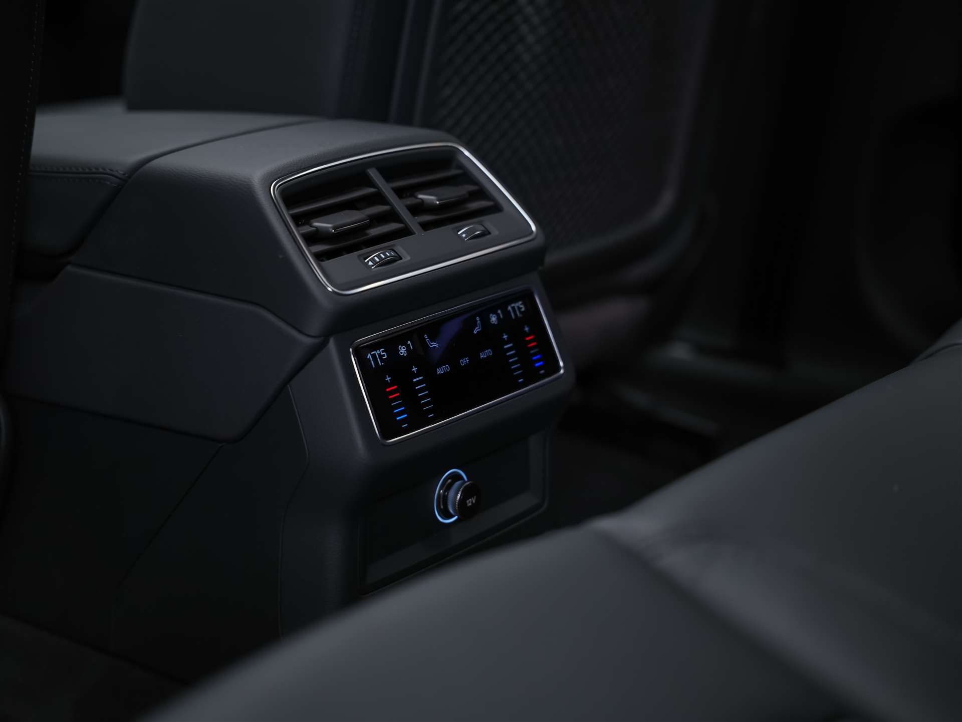 AUDI A6 Limousine 55 TFSI Design quattro S-tronic *CH Auto*Panorama*Matrix LED*Head Up*-image-14