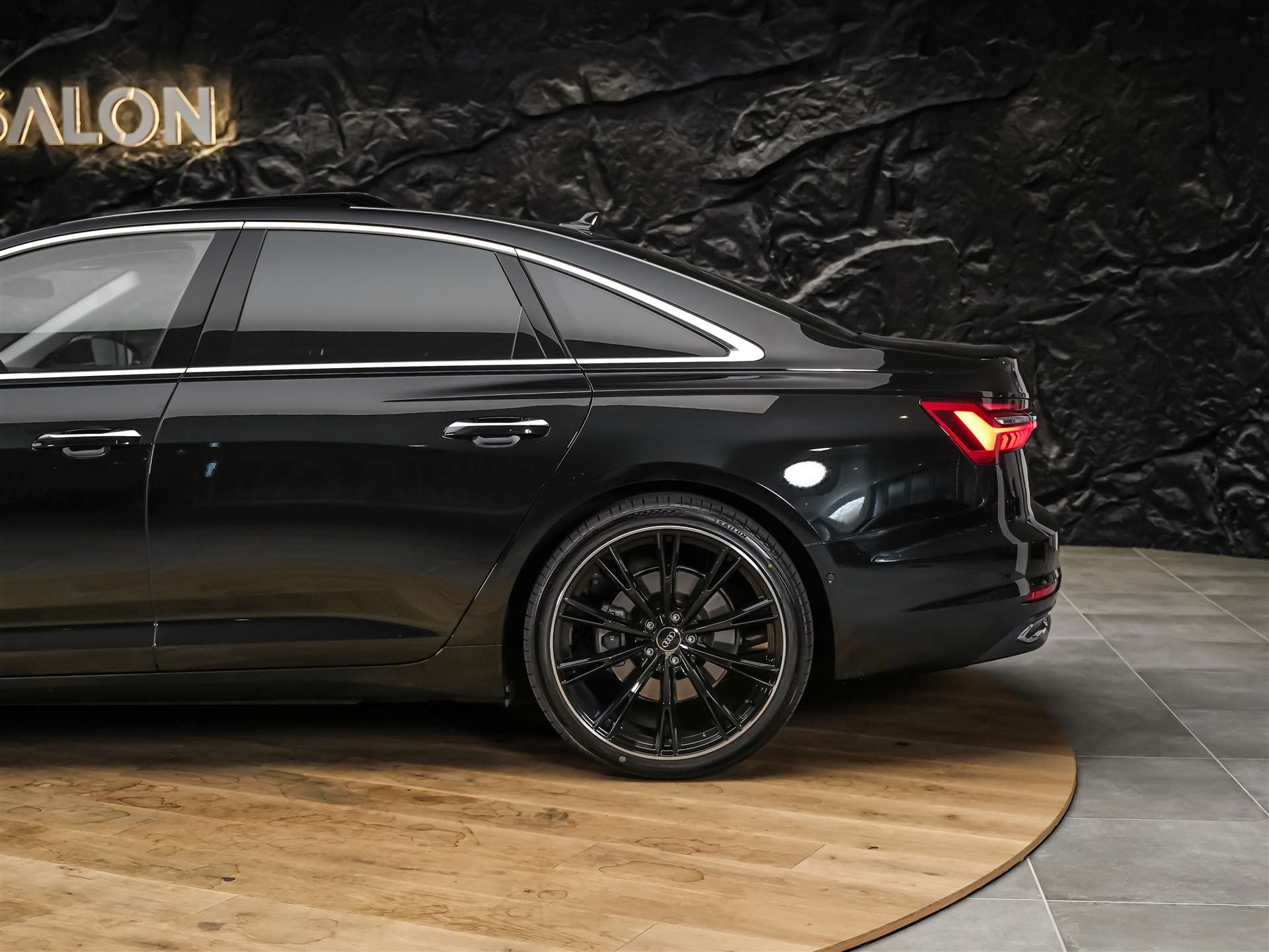 AUDI A6 Limousine 55 TFSI Design quattro S-tronic *CH Auto*Panorama*Matrix LED*Head Up*-image-18