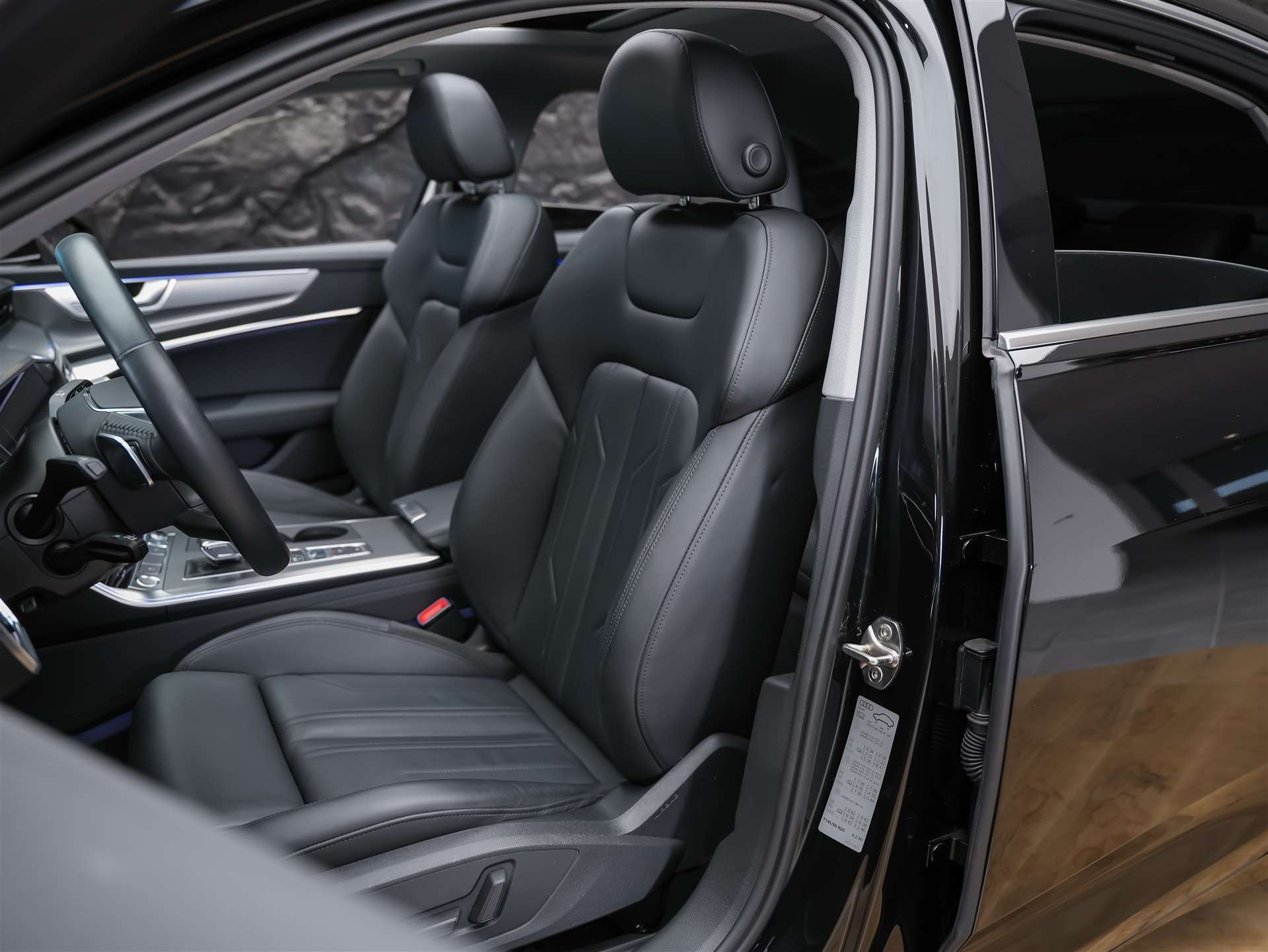 AUDI A6 Limousine 55 TFSI Design quattro S-tronic *CH Auto*Panorama*Matrix LED*Head Up*-image-8