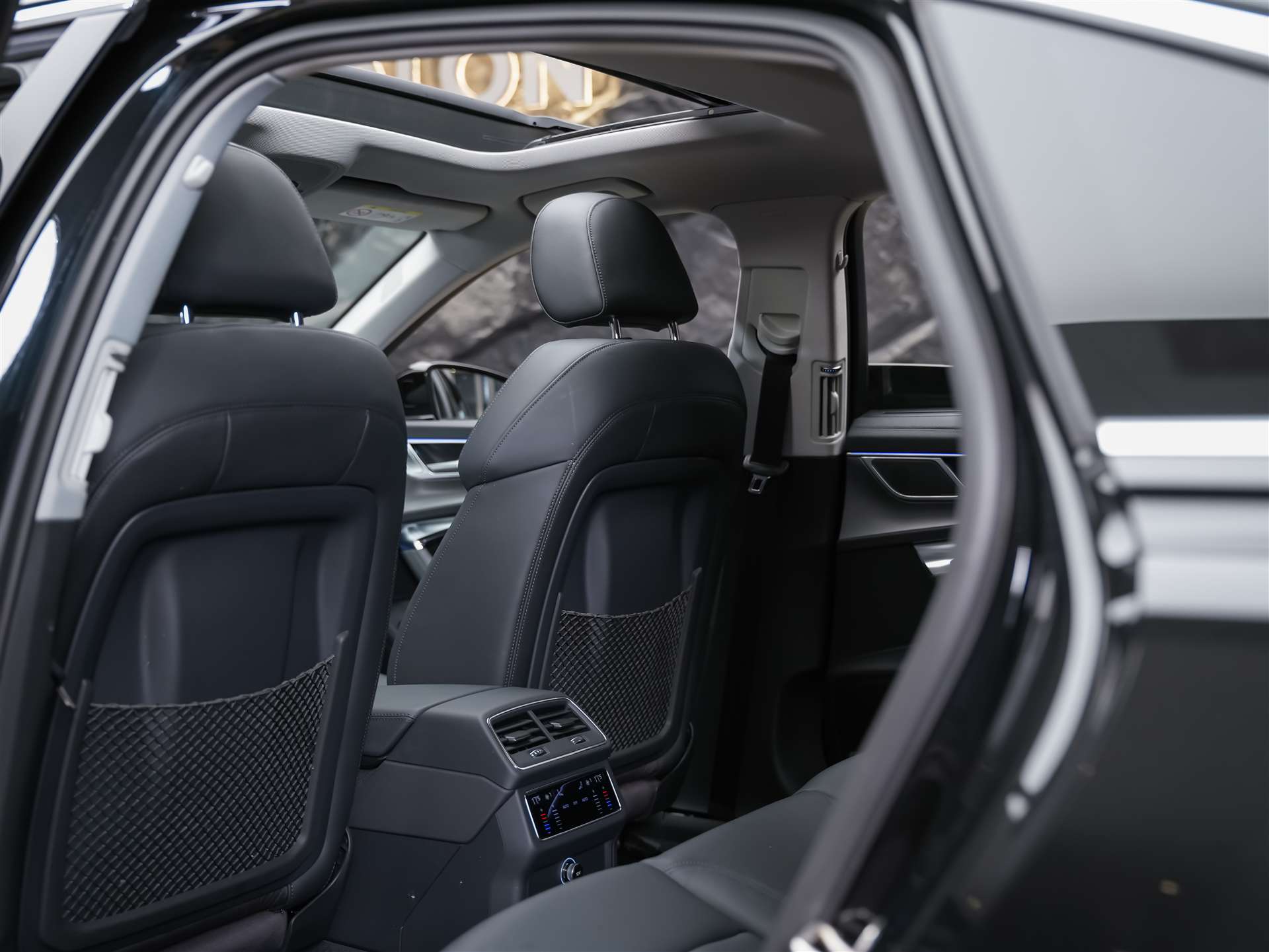 AUDI A6 Limousine 55 TFSI Design quattro S-tronic *CH Auto*Panorama*Matrix LED*Head Up*-image-11