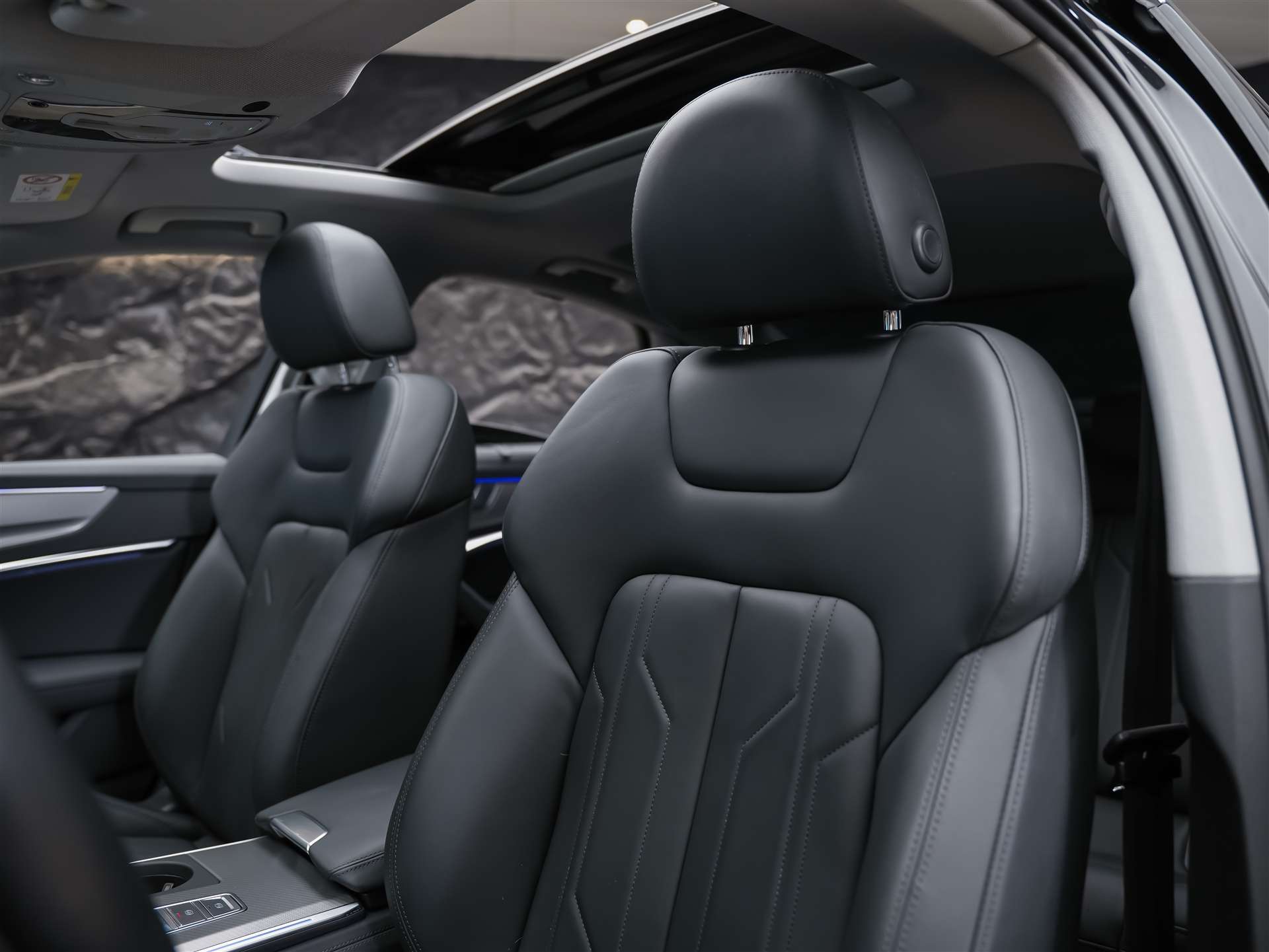 AUDI A6 Limousine 55 TFSI Design quattro S-tronic *CH Auto*Panorama*Matrix LED*Head Up*-image-9