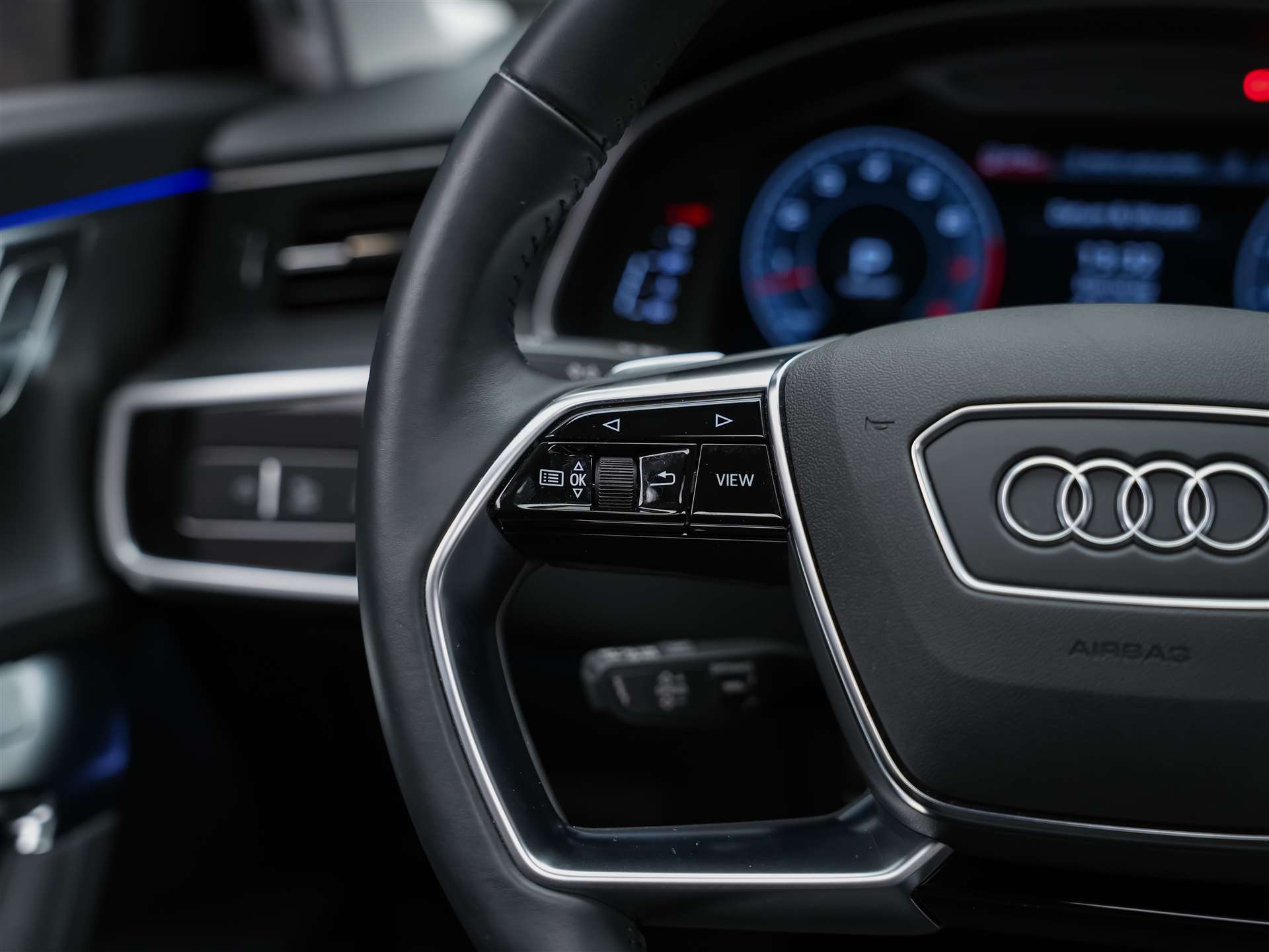 AUDI A6 Limousine 55 TFSI Design quattro S-tronic *CH Auto*Panorama*Matrix LED*Head Up*-image-30