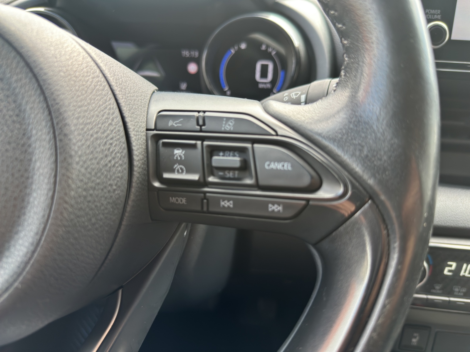 MAZDA 2 Hybrid Select-image-12