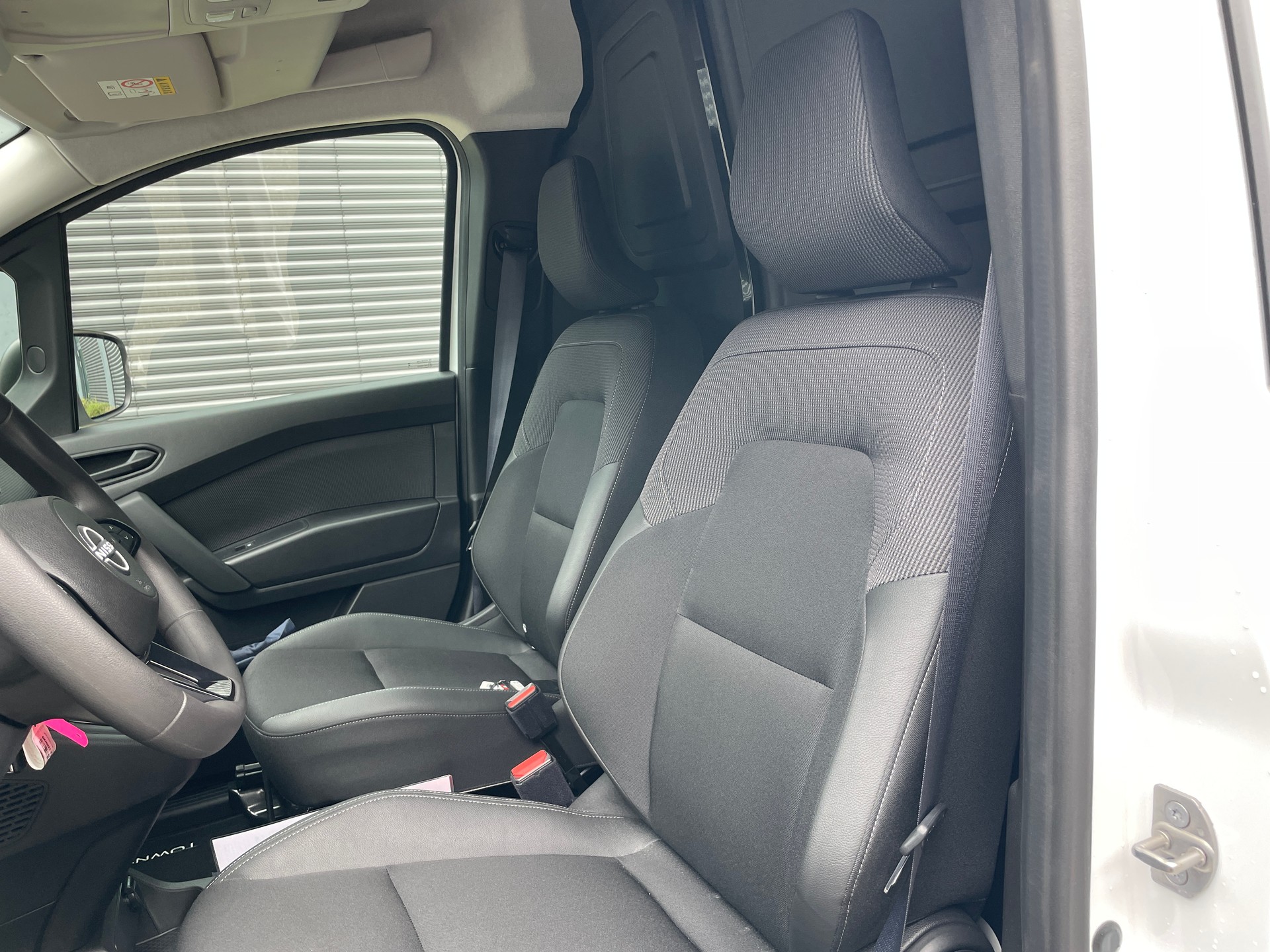 NISSAN Townstar EV45 kWh 22kW L2 Acenta-image-15