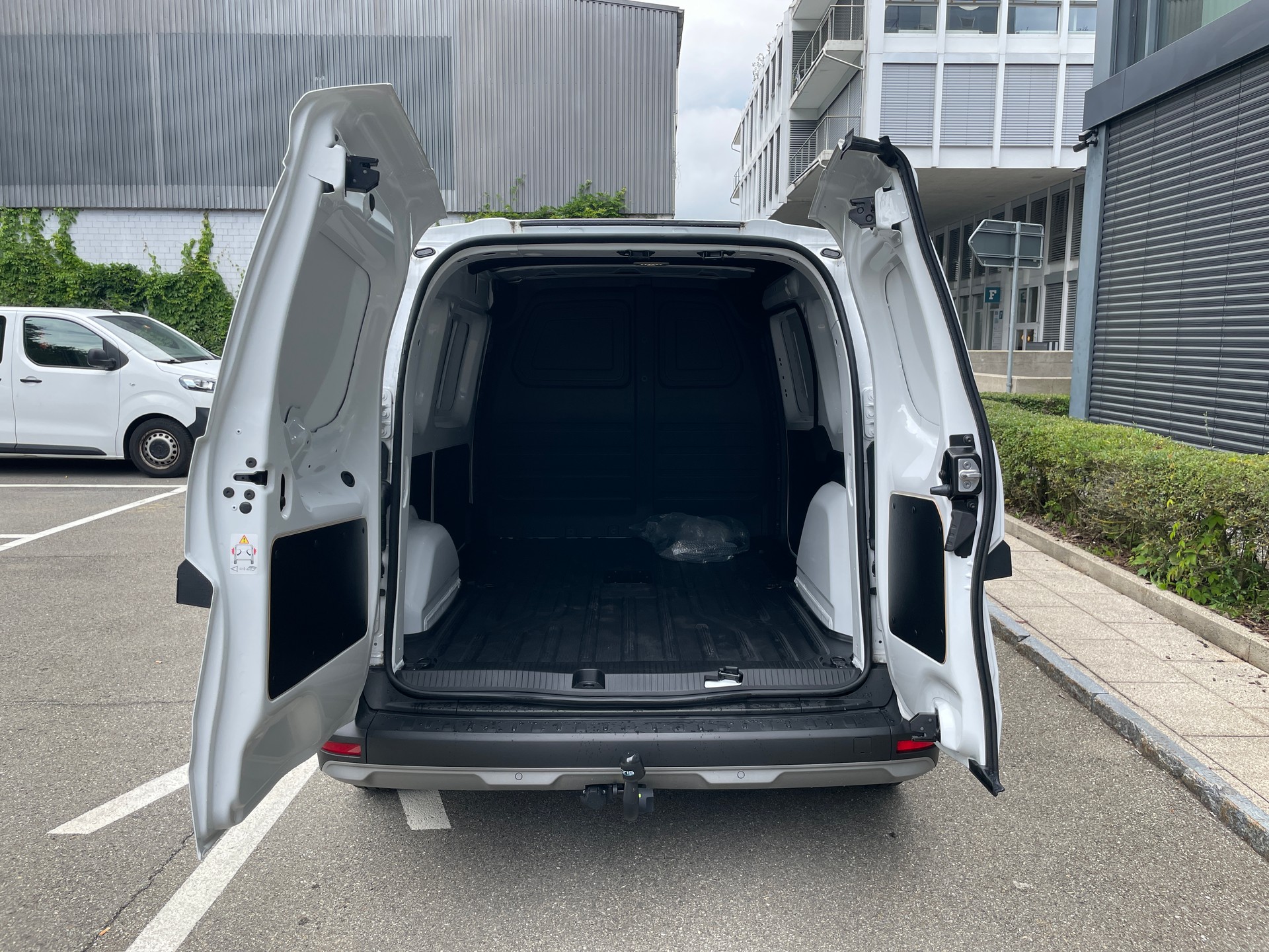 NISSAN Townstar EV45 kWh 22kW L2 Acenta-image-7