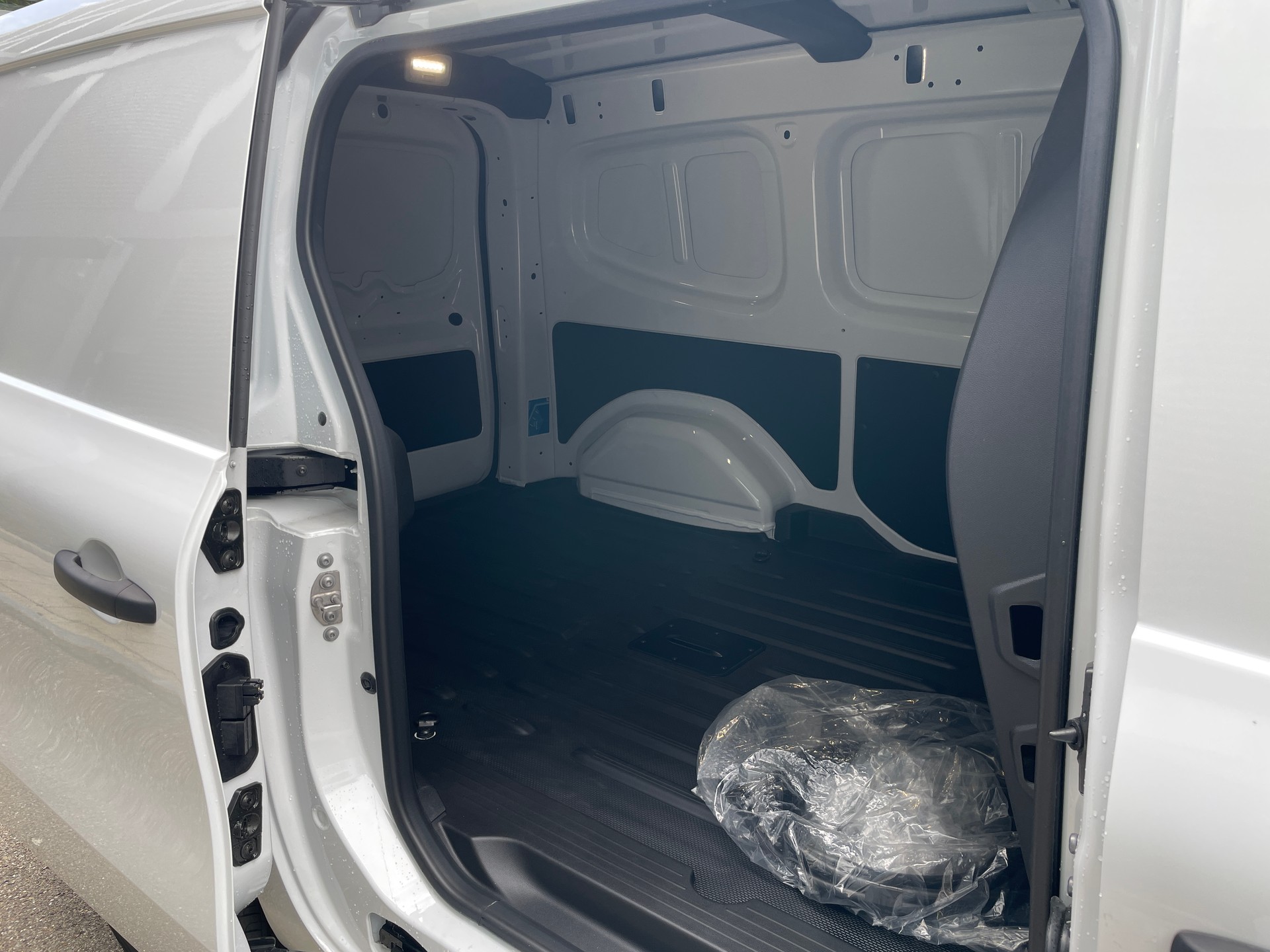 NISSAN Townstar EV45 kWh 22kW L2 Acenta-image-3