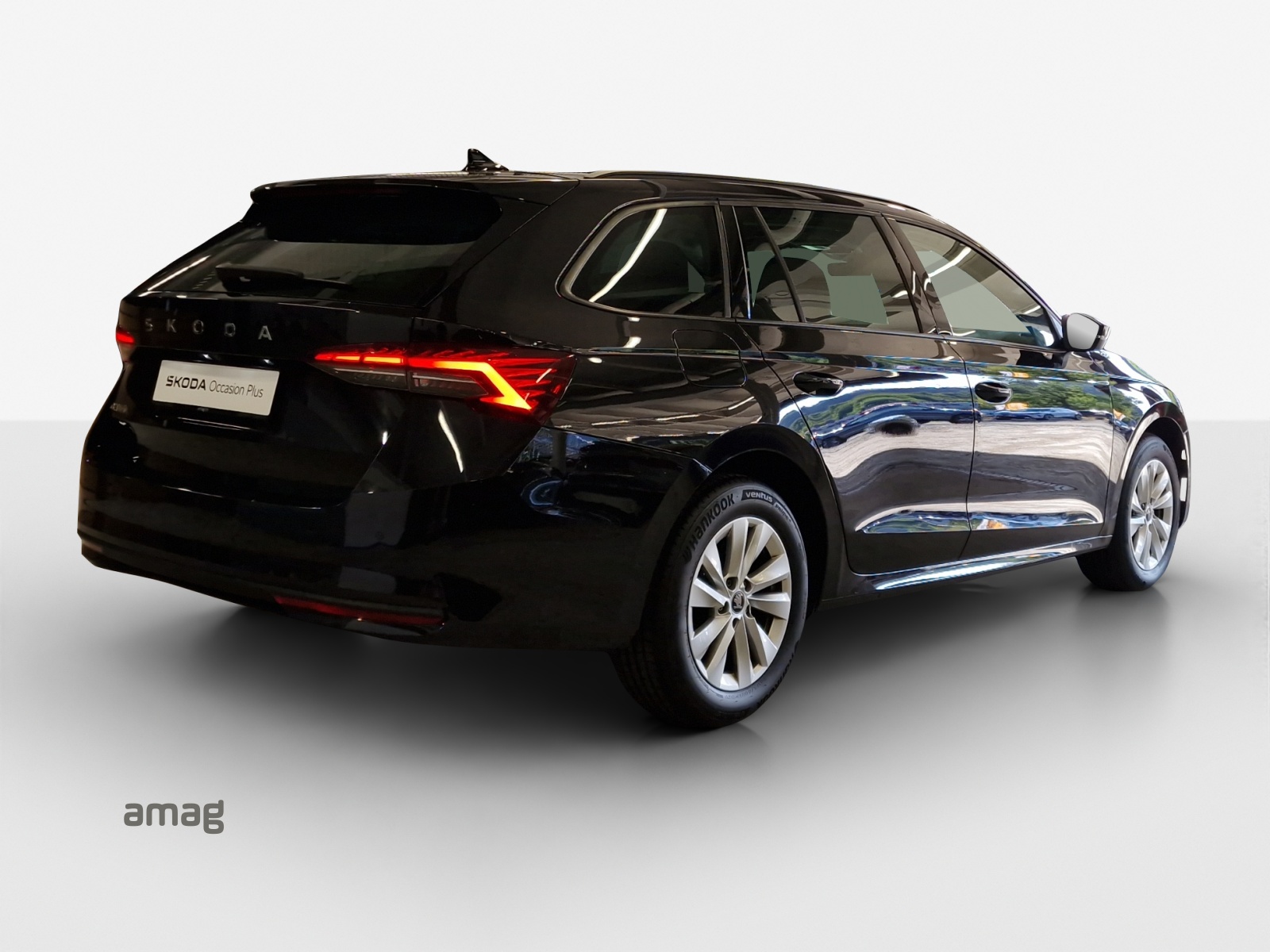SKODA Octavia Combi 2.0 TDI DSG Selection-image-4
