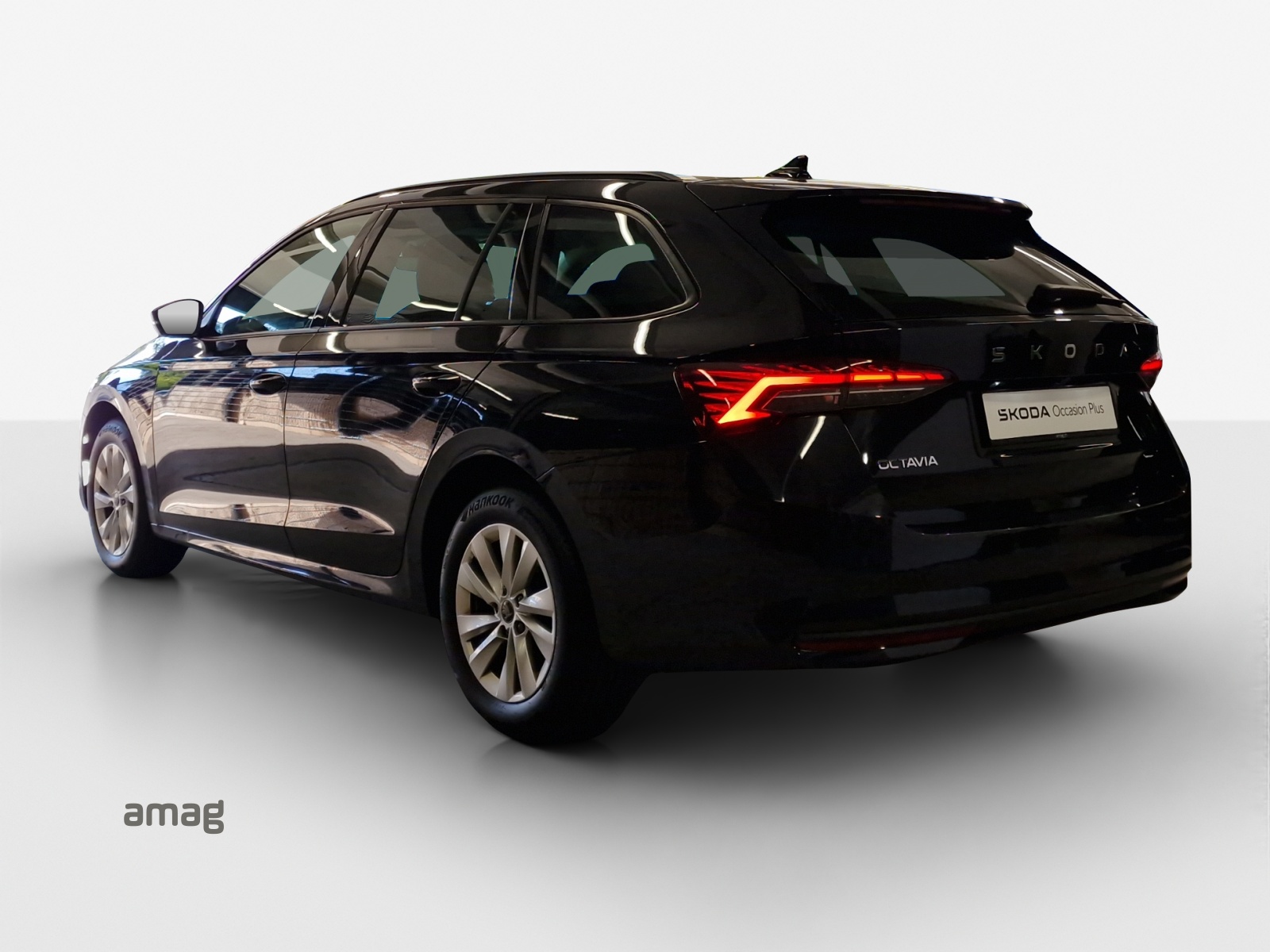 SKODA Octavia Combi 2.0 TDI DSG Selection-image-2