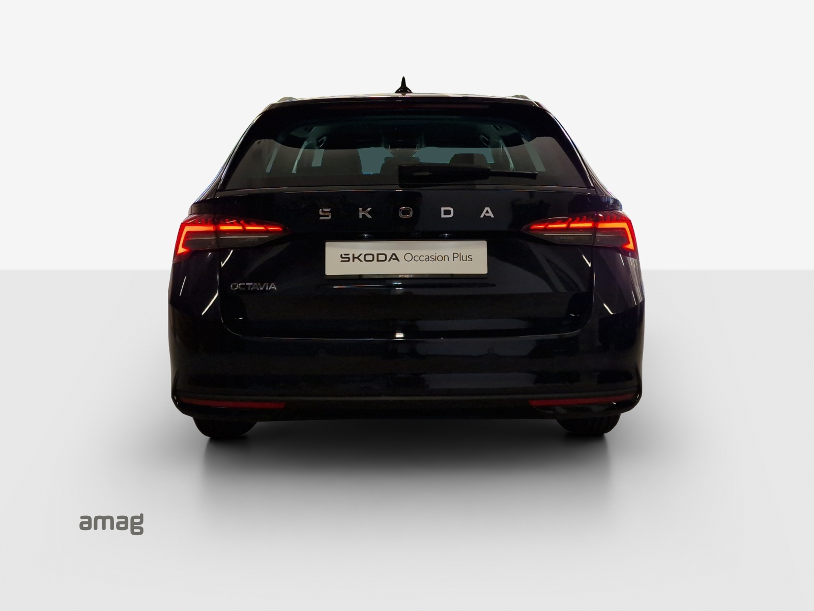 SKODA Octavia Combi 2.0 TDI DSG Selection-image-3