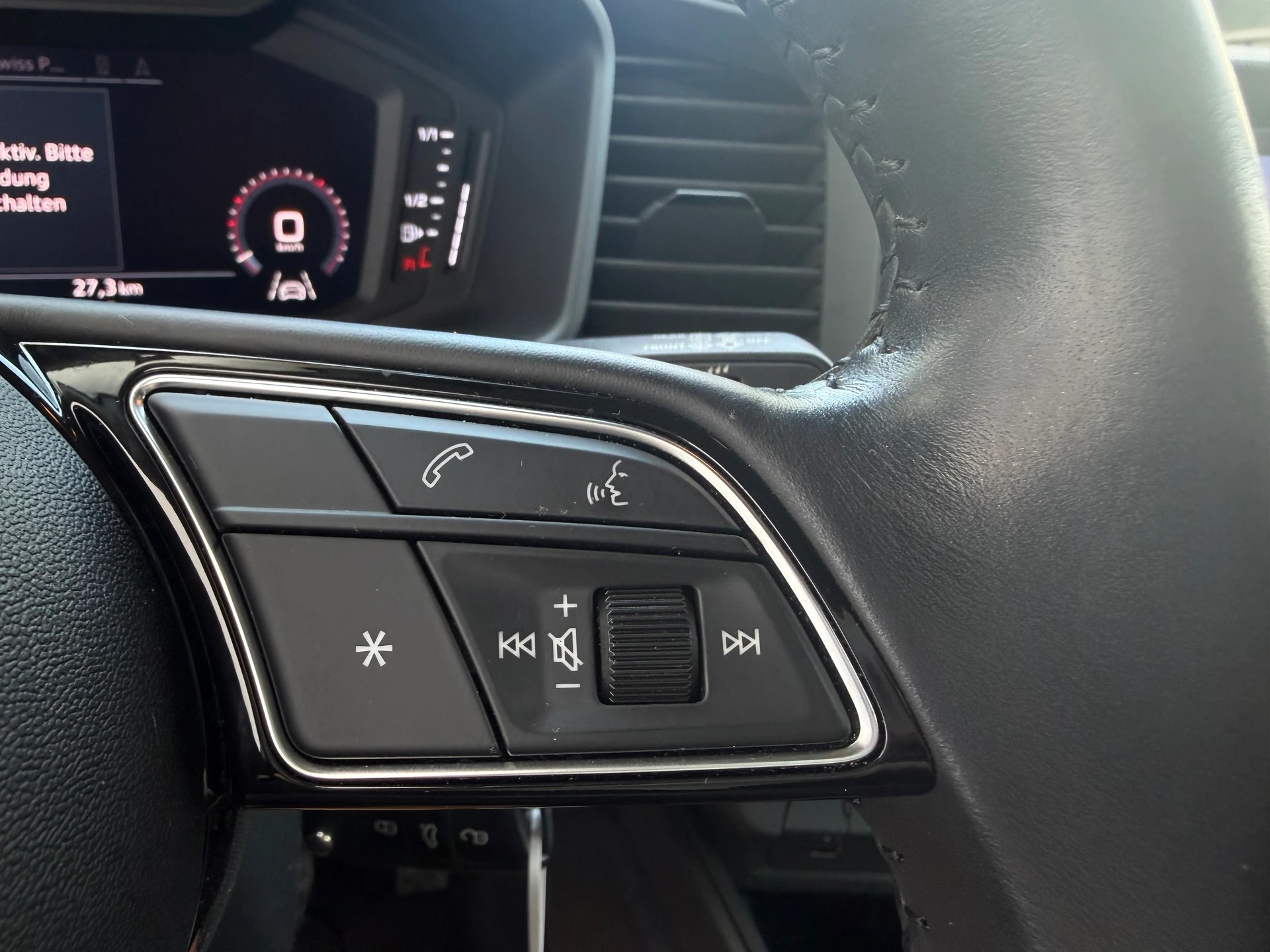 AUDI A1 Sportback 35 TFSI S Line S-tronic-image-21