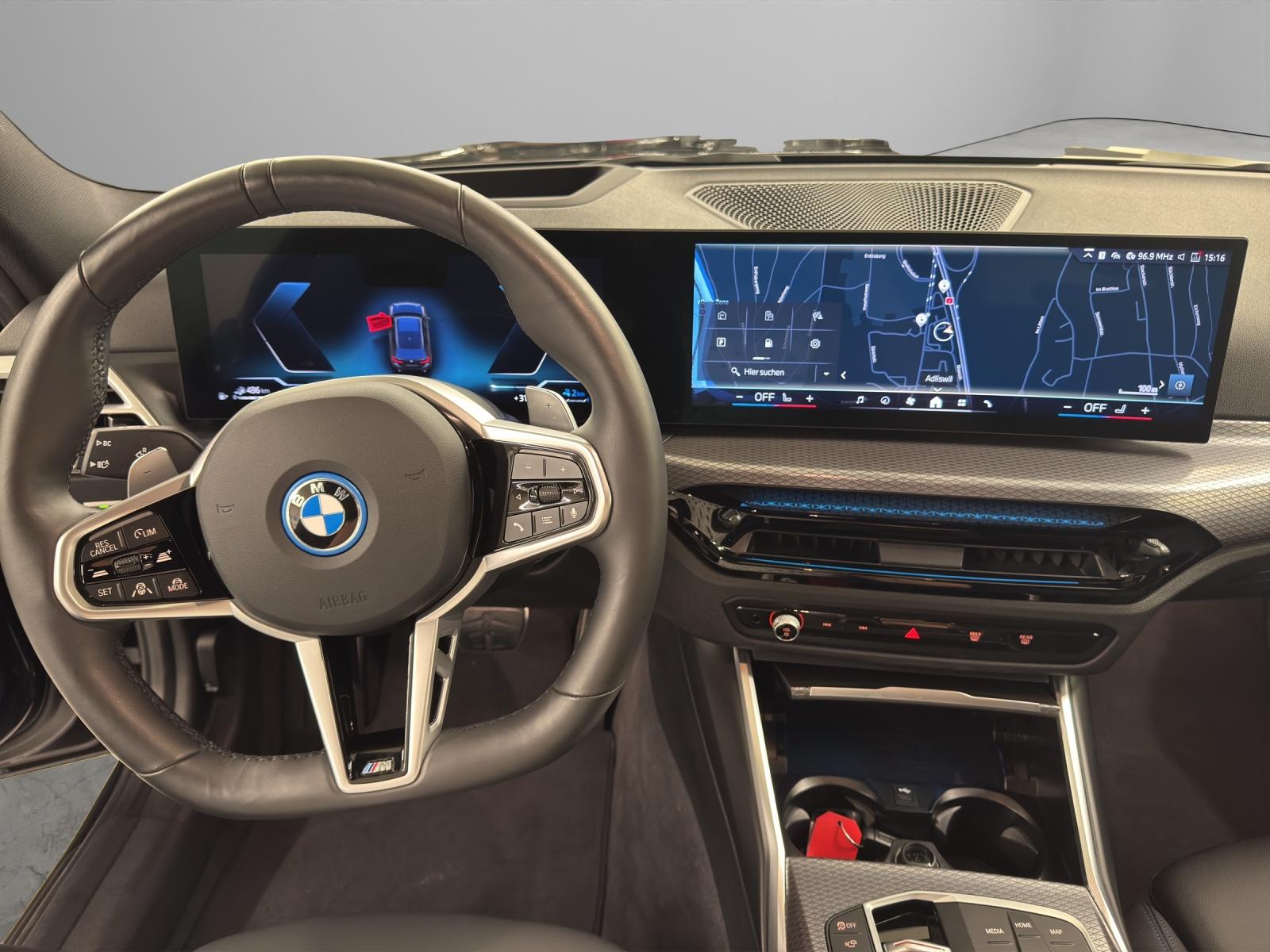BMW 330e xDrive SAG Touring-image-17