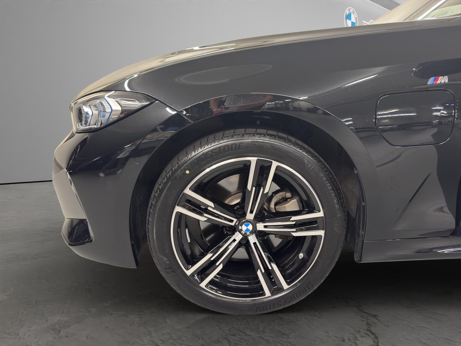 BMW 330e xDrive SAG Touring-image-8