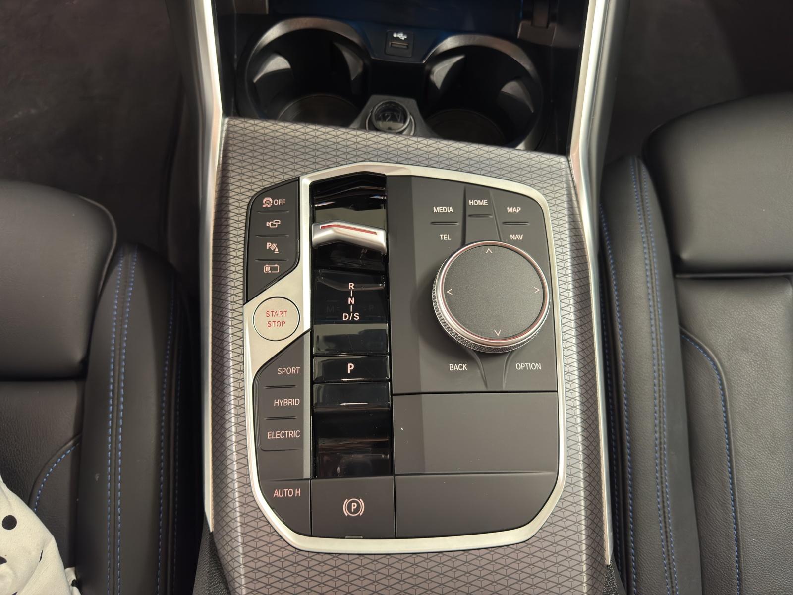 BMW 330e xDrive SAG Touring-image-19