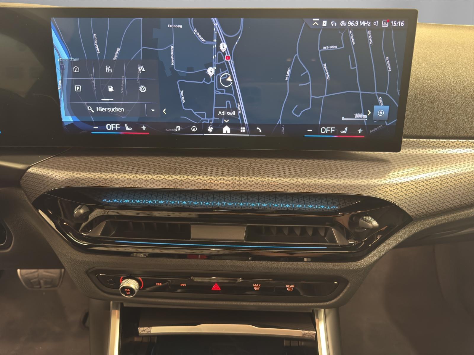 BMW 330e xDrive SAG Touring-image-18