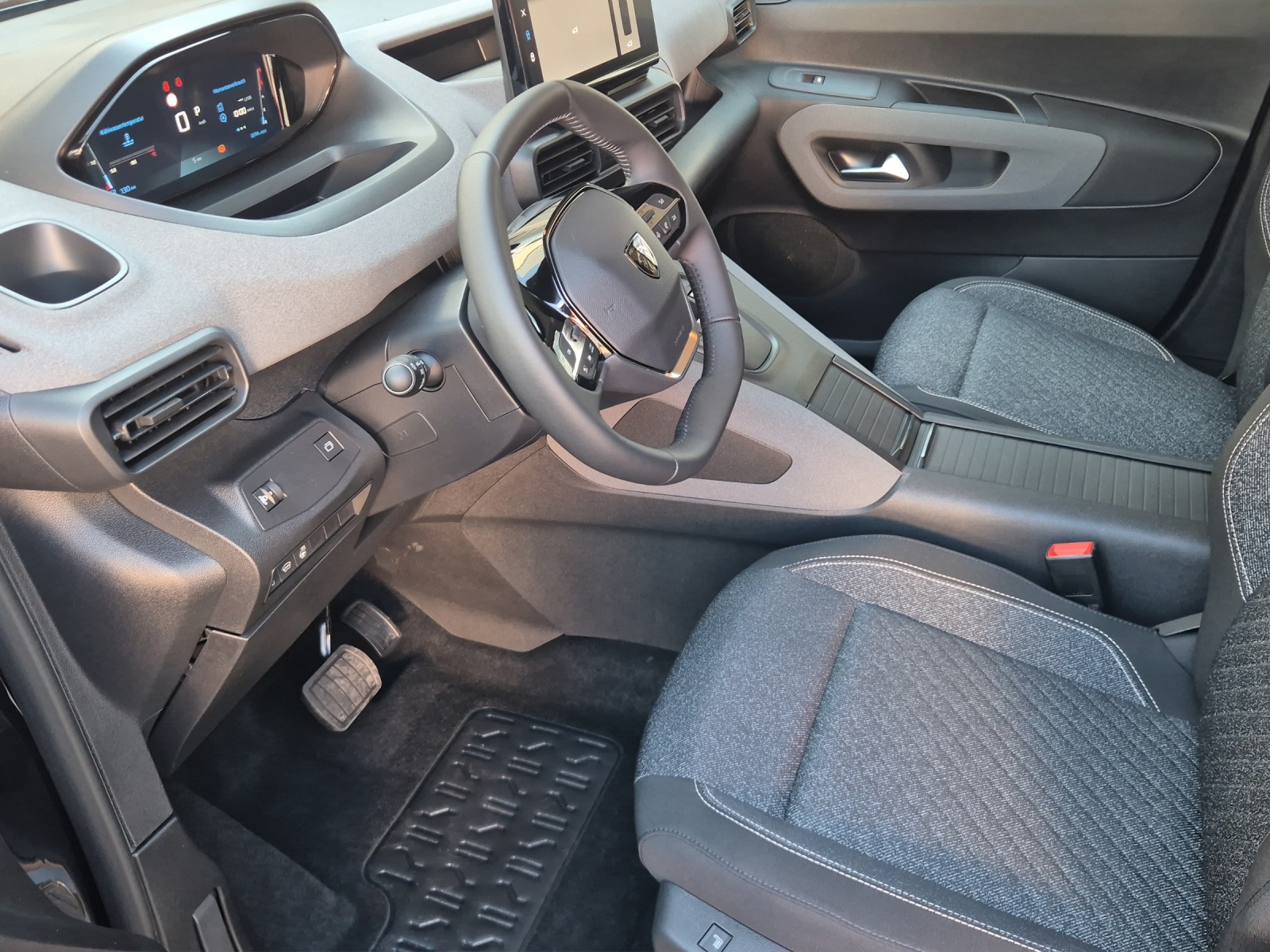 PEUGEOT Rifter Long 1.5 BlueHDi 130 Family Edition-image-14