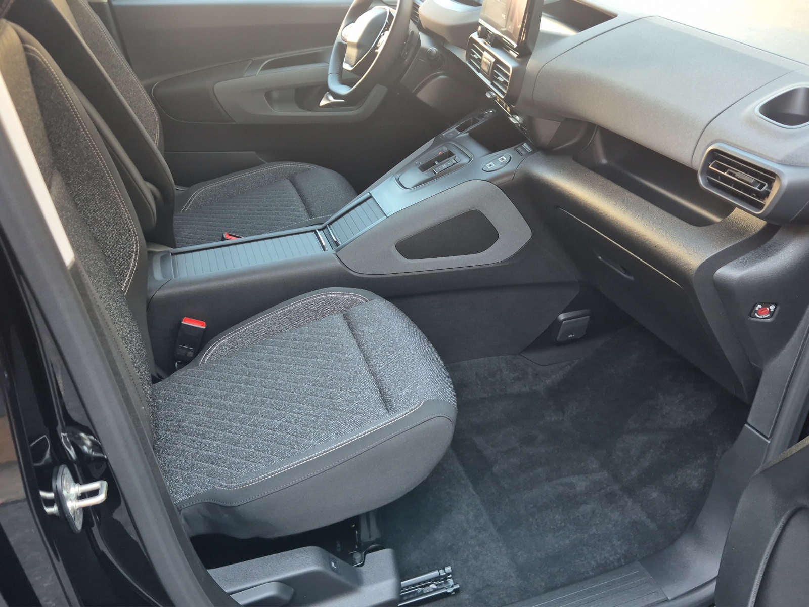 PEUGEOT Rifter Long 1.5 BlueHDi 130 Family Edition-image-13