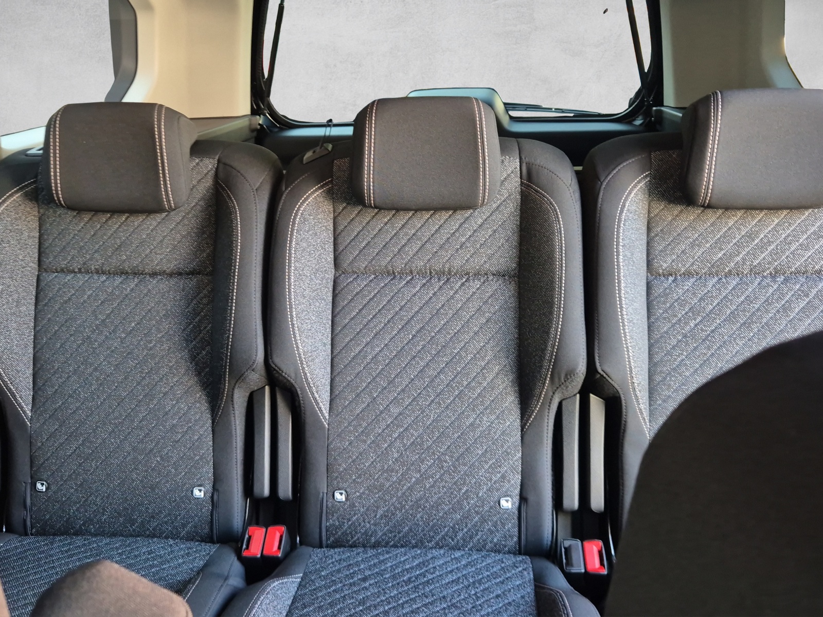 PEUGEOT Rifter Long 1.5 BlueHDi 130 Family Edition-image-11