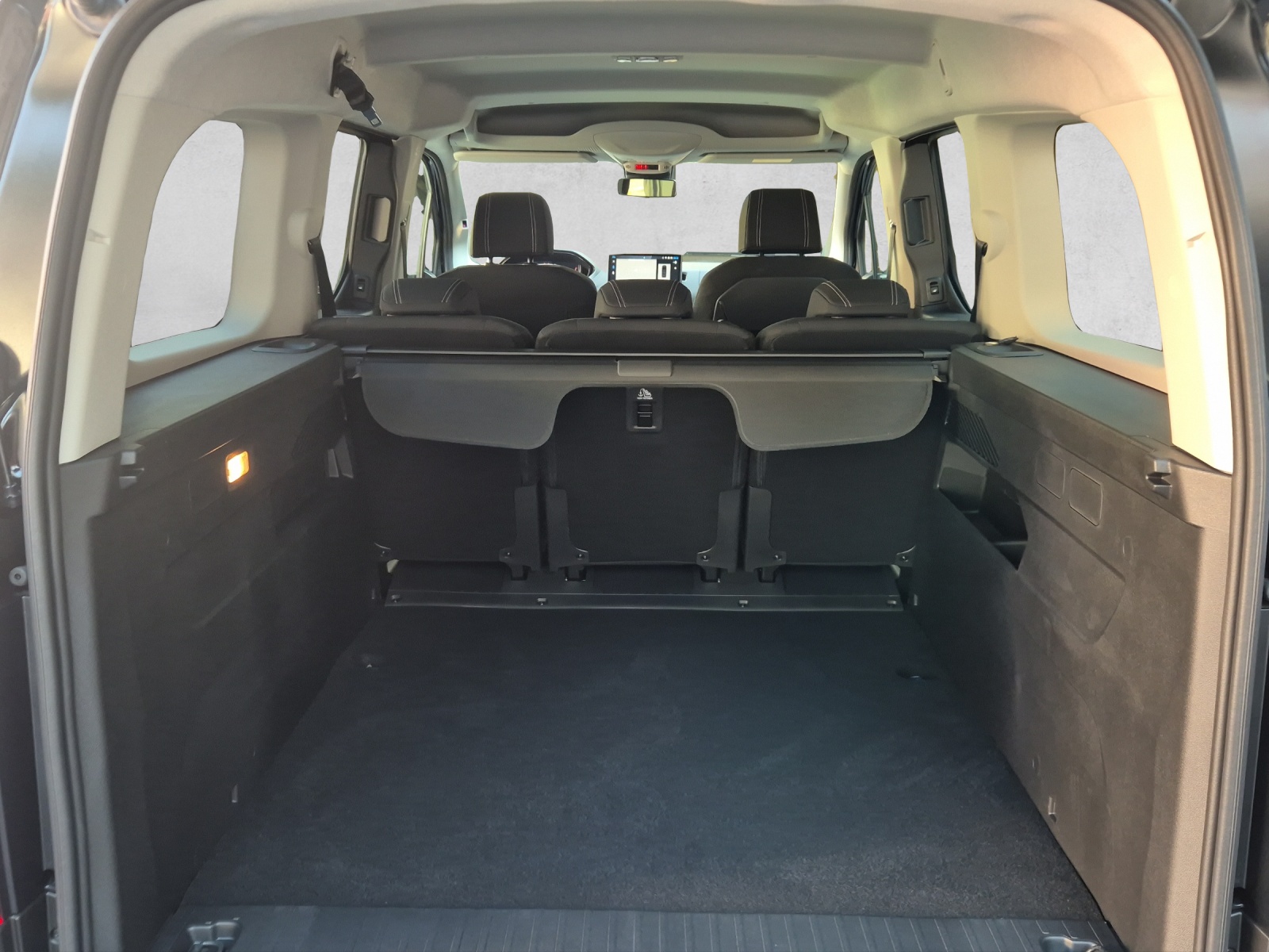 PEUGEOT Rifter Long 1.5 BlueHDi 130 Family Edition-image-12