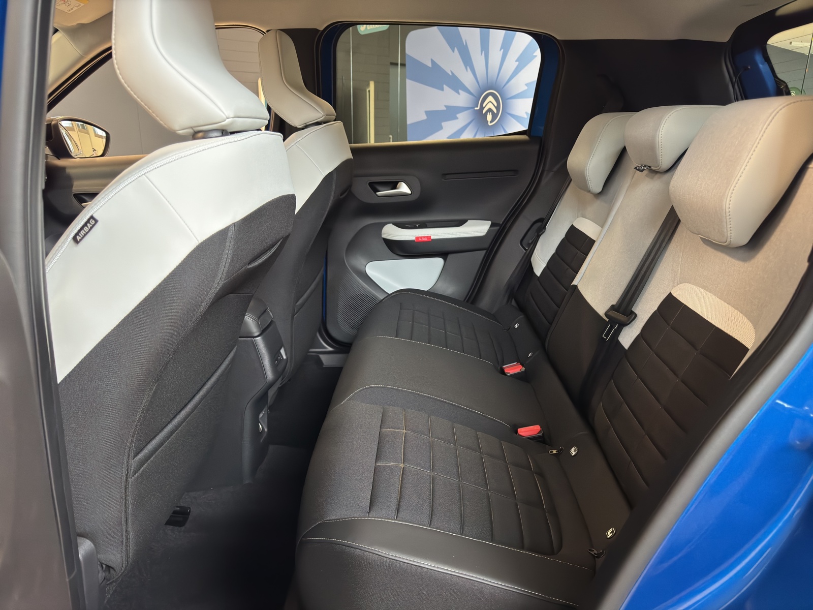 CITROEN C3 1.2 Hybrid Edition Tricolore-image-8