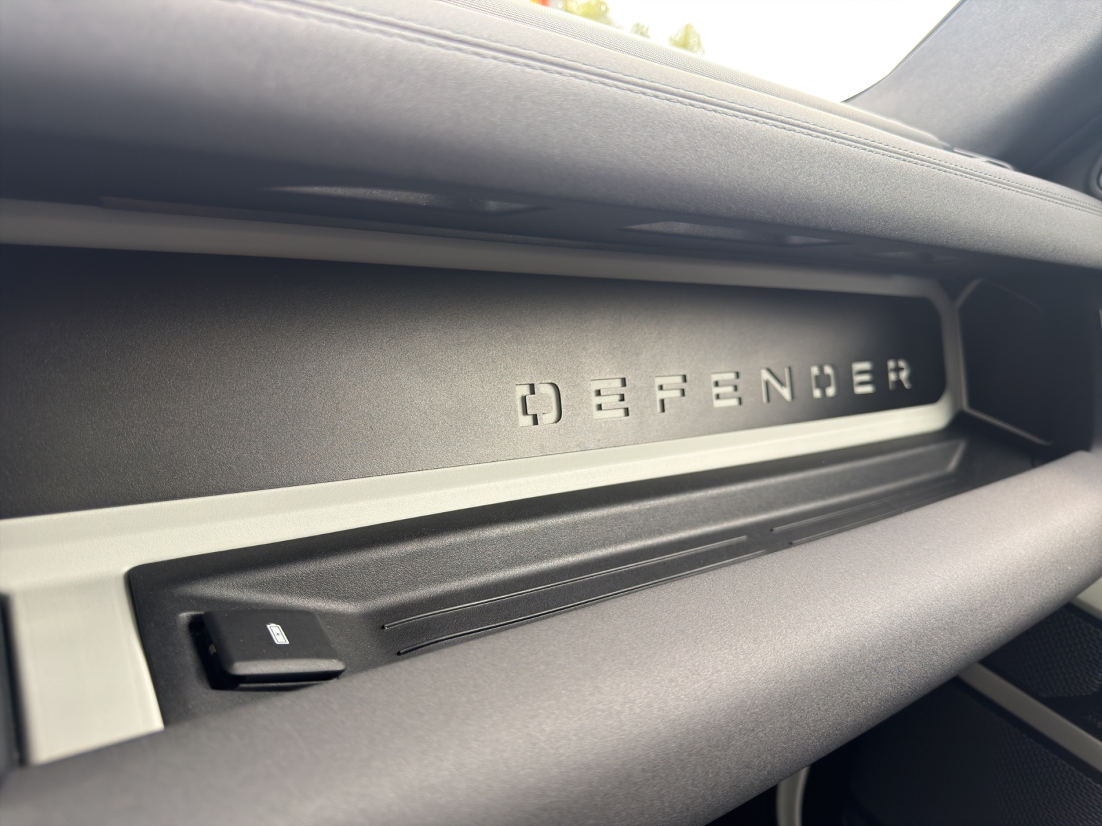LAND ROVER Defender90P300Si4 X-D SE-image-13