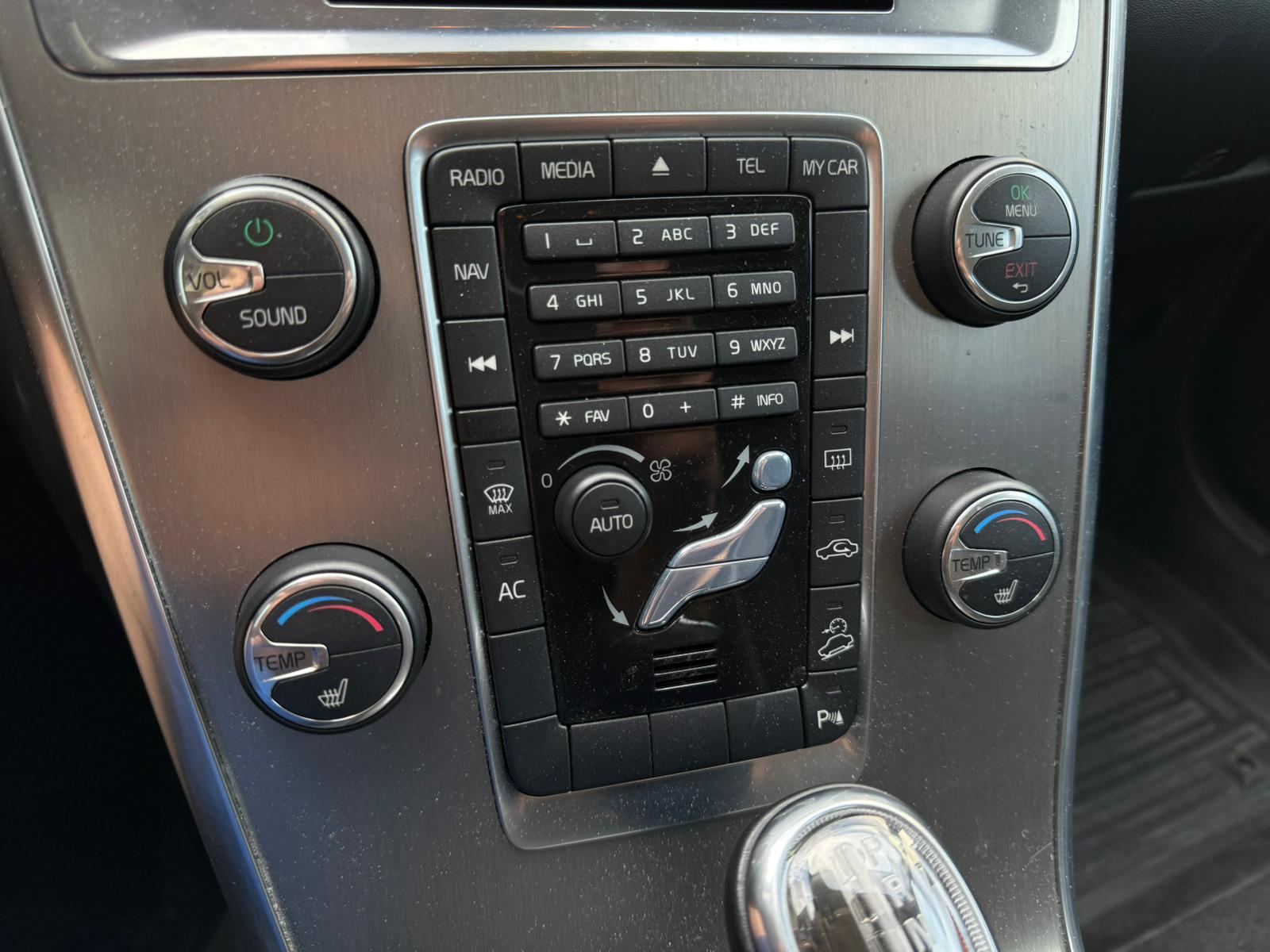 VOLVO XC60 D4 AWD Summum Geartronic-image-10