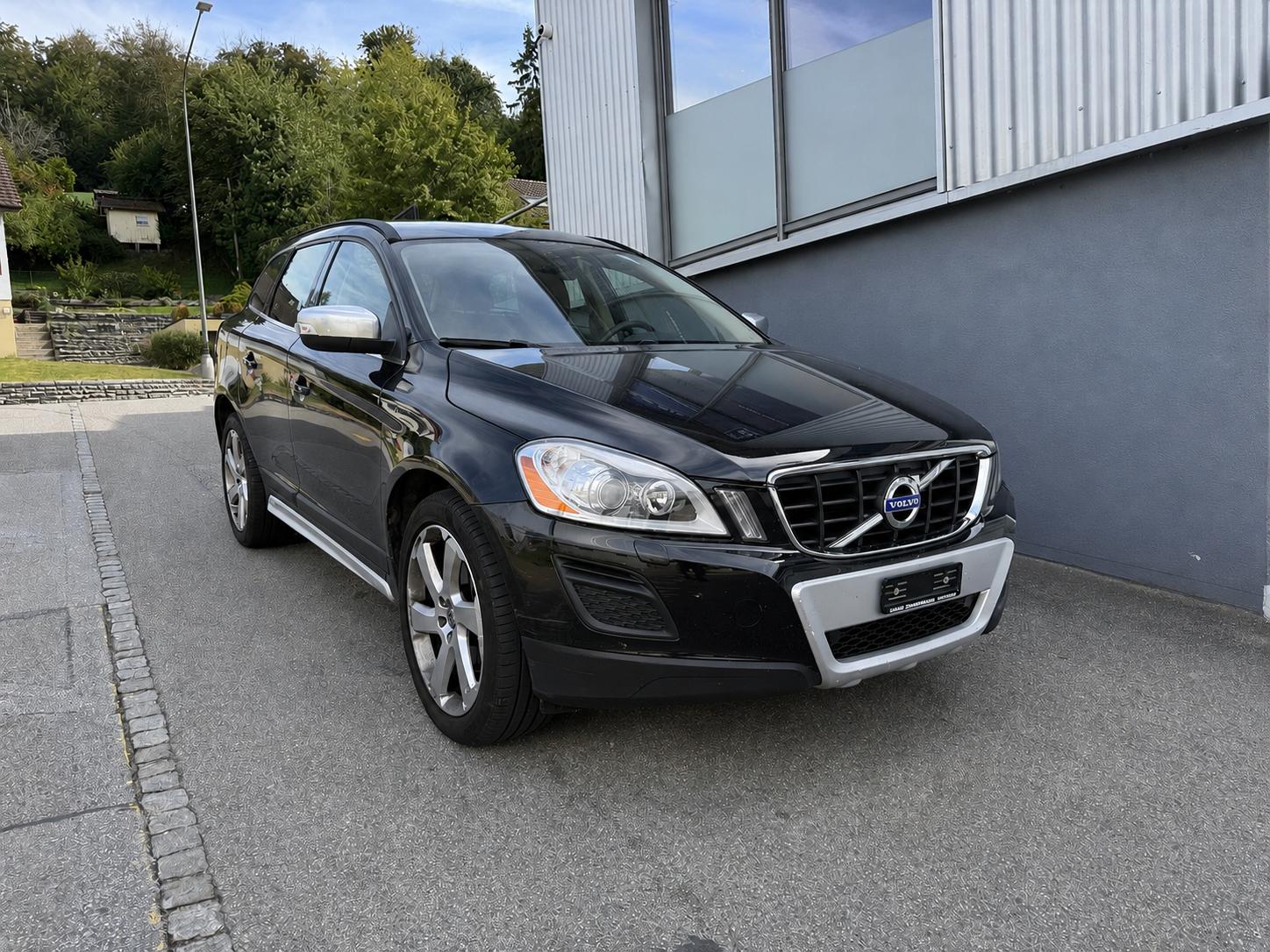 VOLVO XC60 D4 AWD Summum Geartronic-image-0