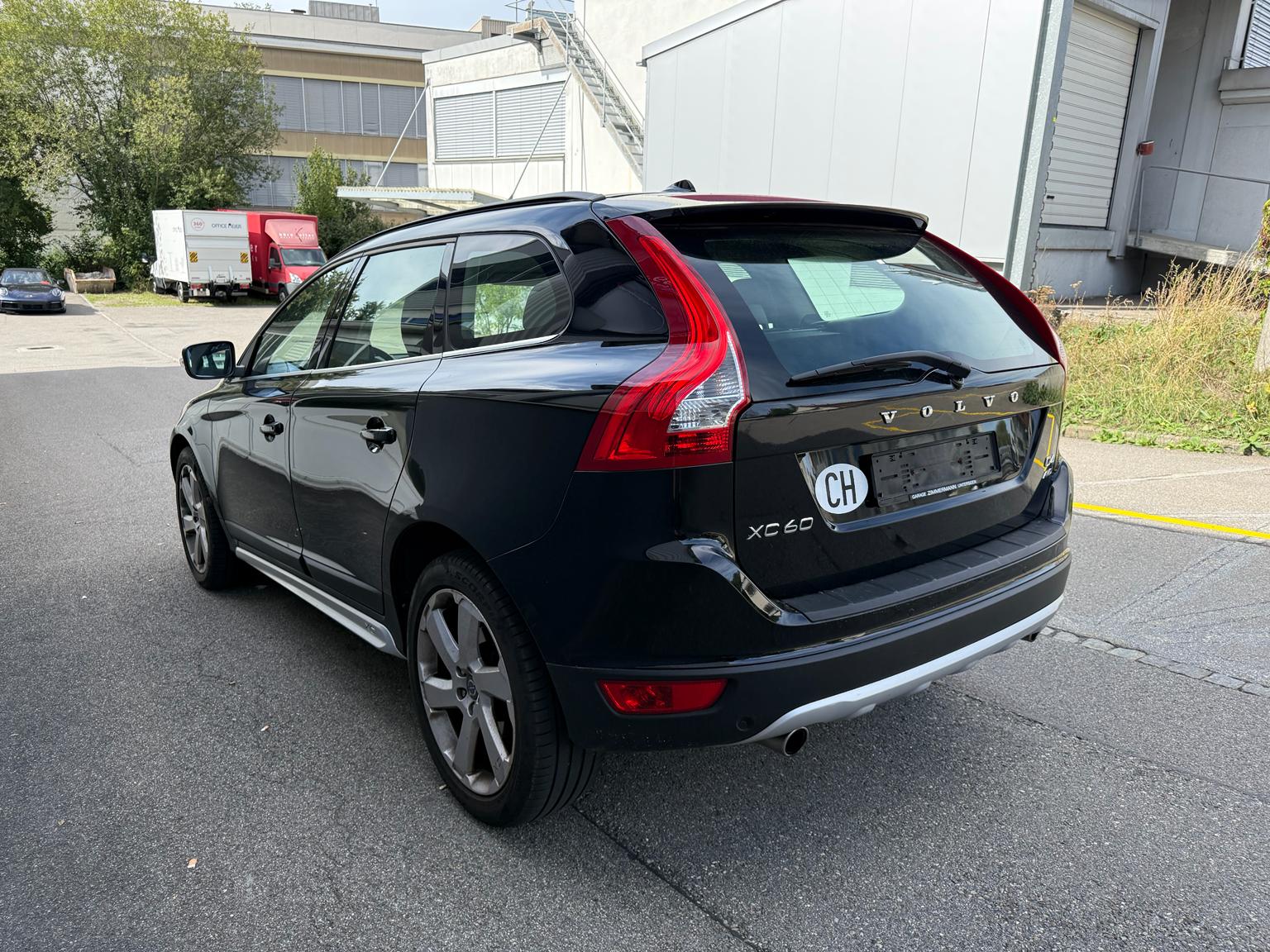 VOLVO XC60 D4 AWD Summum Geartronic-image-3