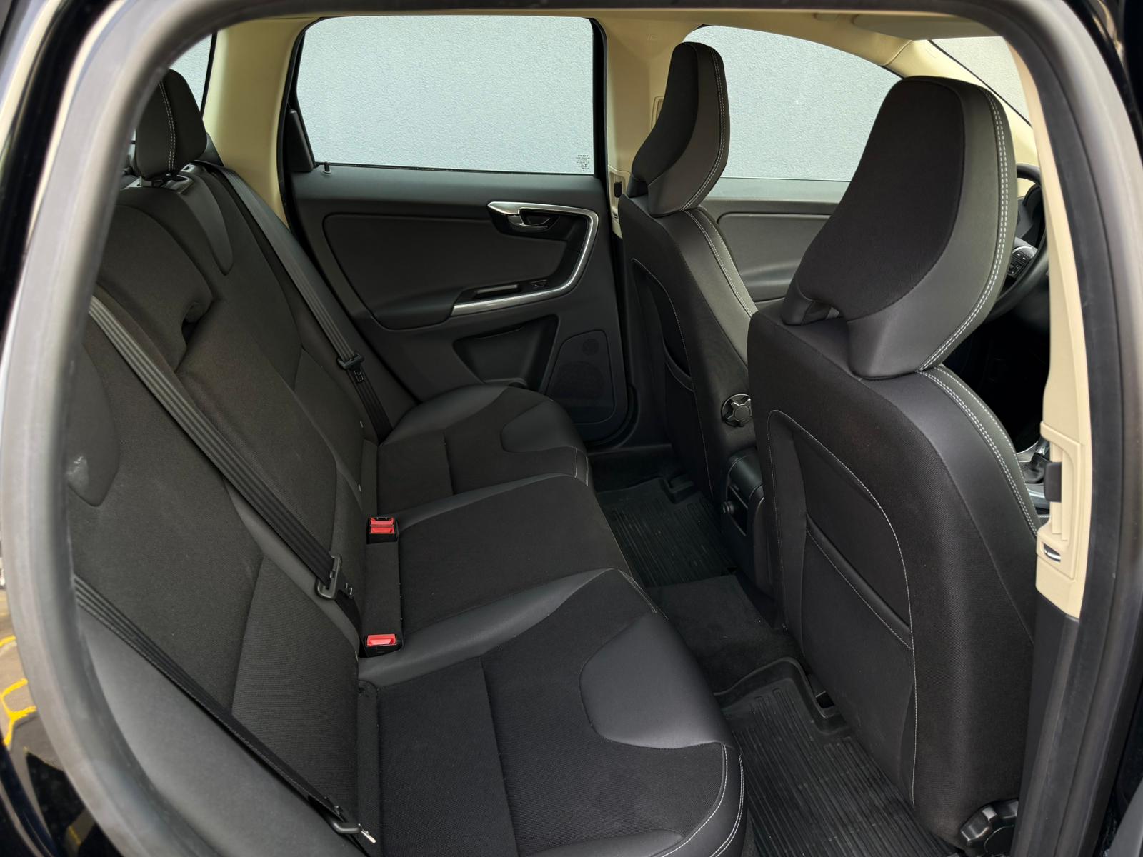 VOLVO XC60 D4 AWD Summum Geartronic-image-15
