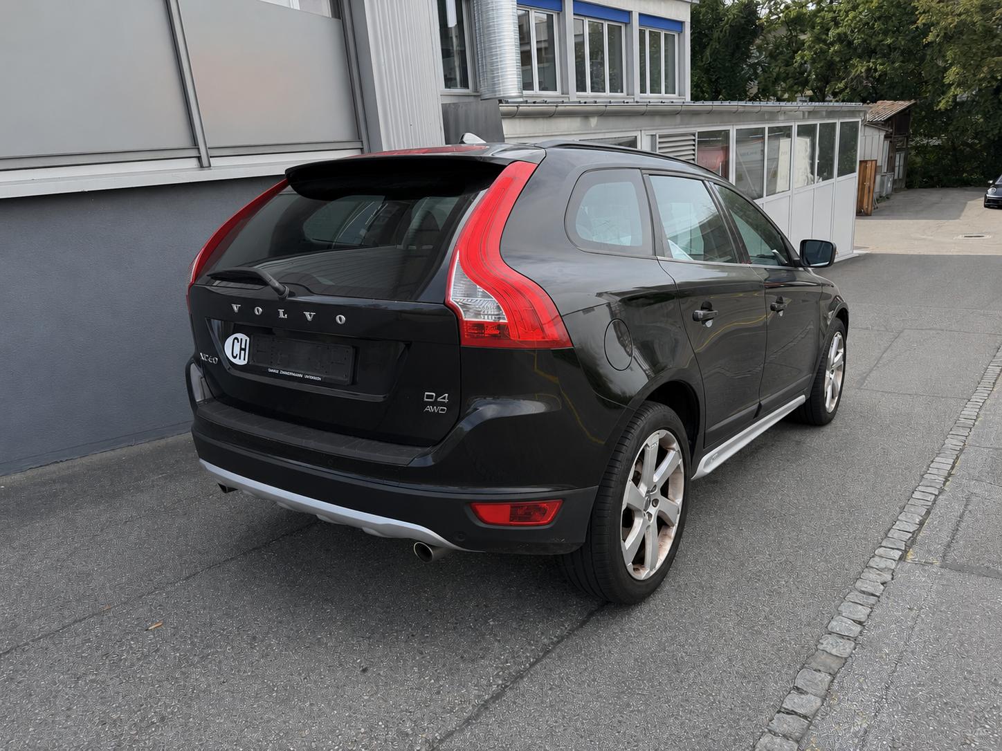 VOLVO XC60 D4 AWD Summum Geartronic-image-2