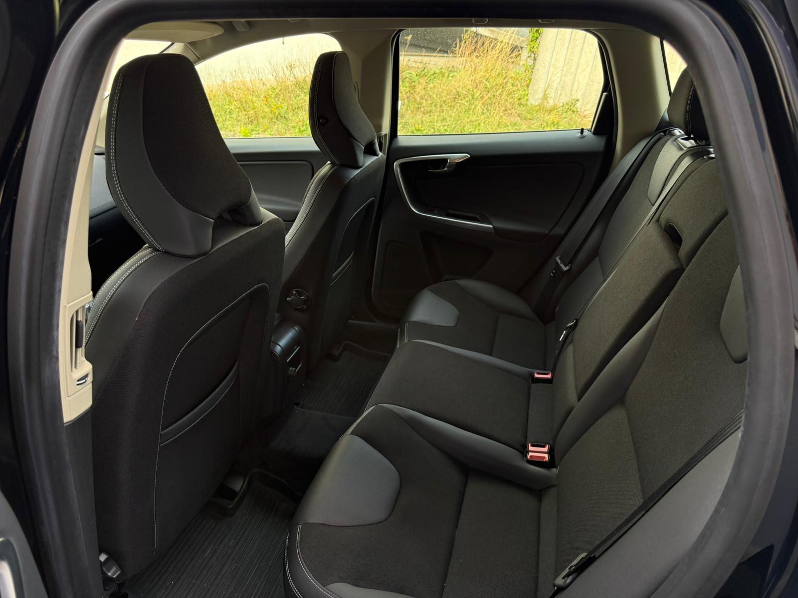 VOLVO XC60 D4 AWD Summum Geartronic-image-14