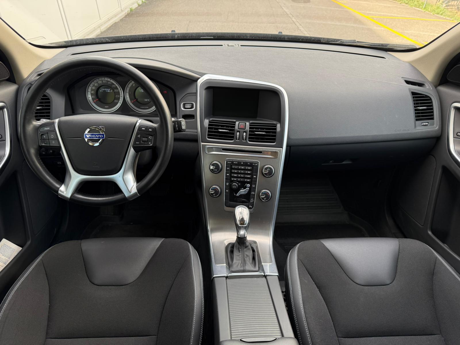 VOLVO XC60 D4 AWD Summum Geartronic-image-8