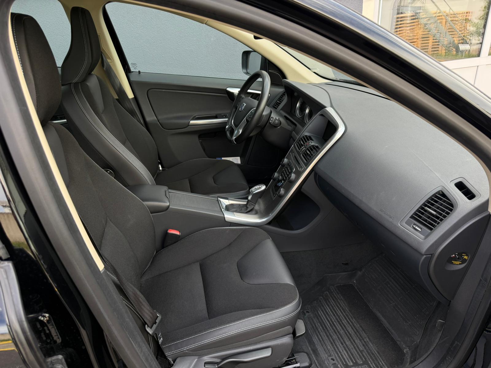 VOLVO XC60 D4 AWD Summum Geartronic-image-13
