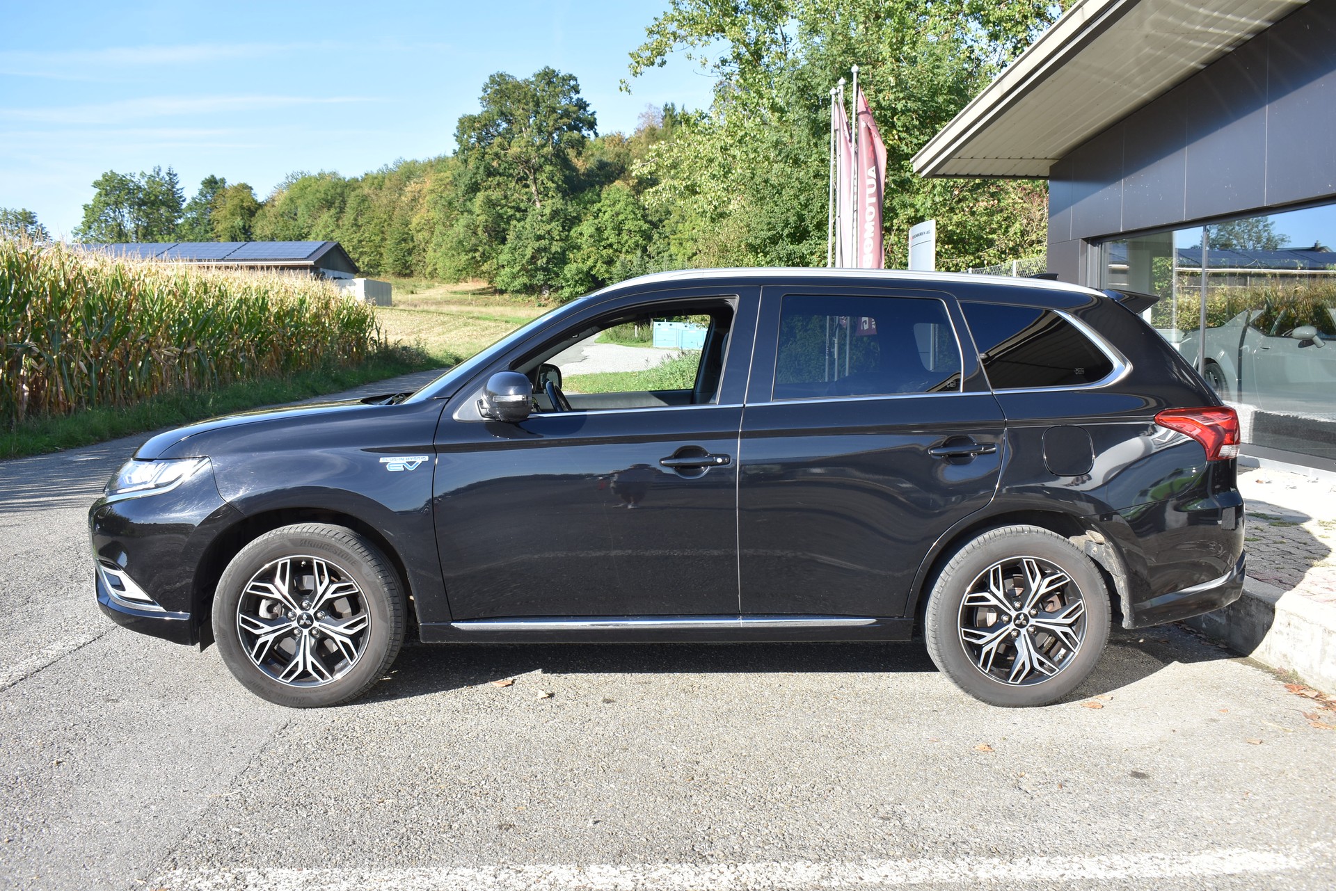 MITSUBISHI Outlander 2.4 PHEV Diamond S-Edition 4WD Automatic-image-3