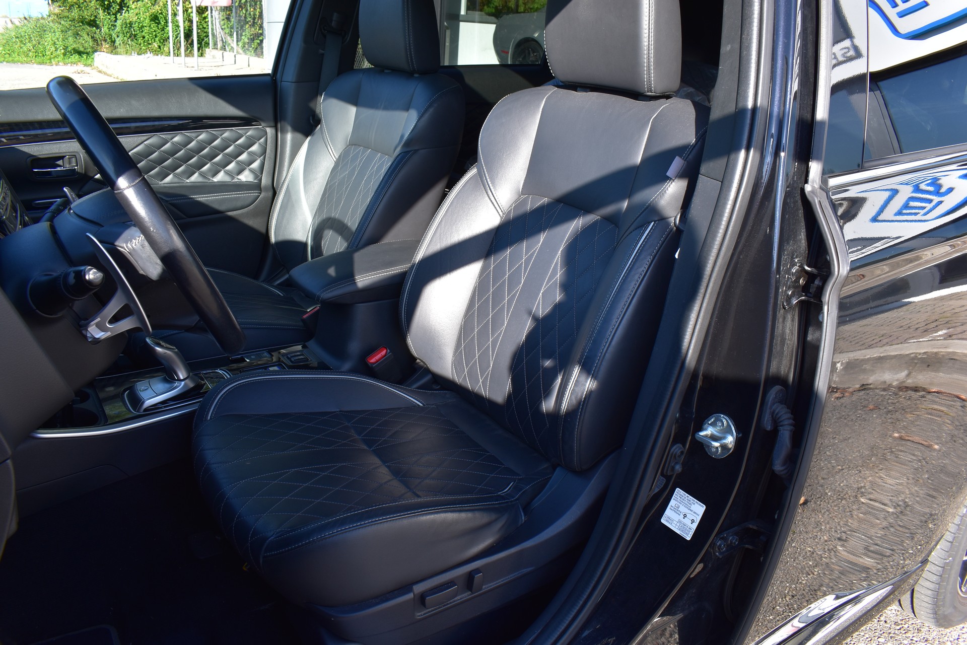 MITSUBISHI Outlander 2.4 PHEV Diamond S-Edition 4WD Automatic-image-10