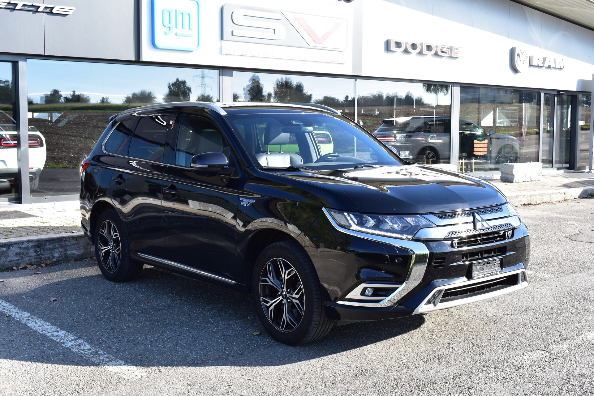 MITSUBISHI Outlander 2.4 PHEV Diamond S-Edition 4WD Automatic-image-1