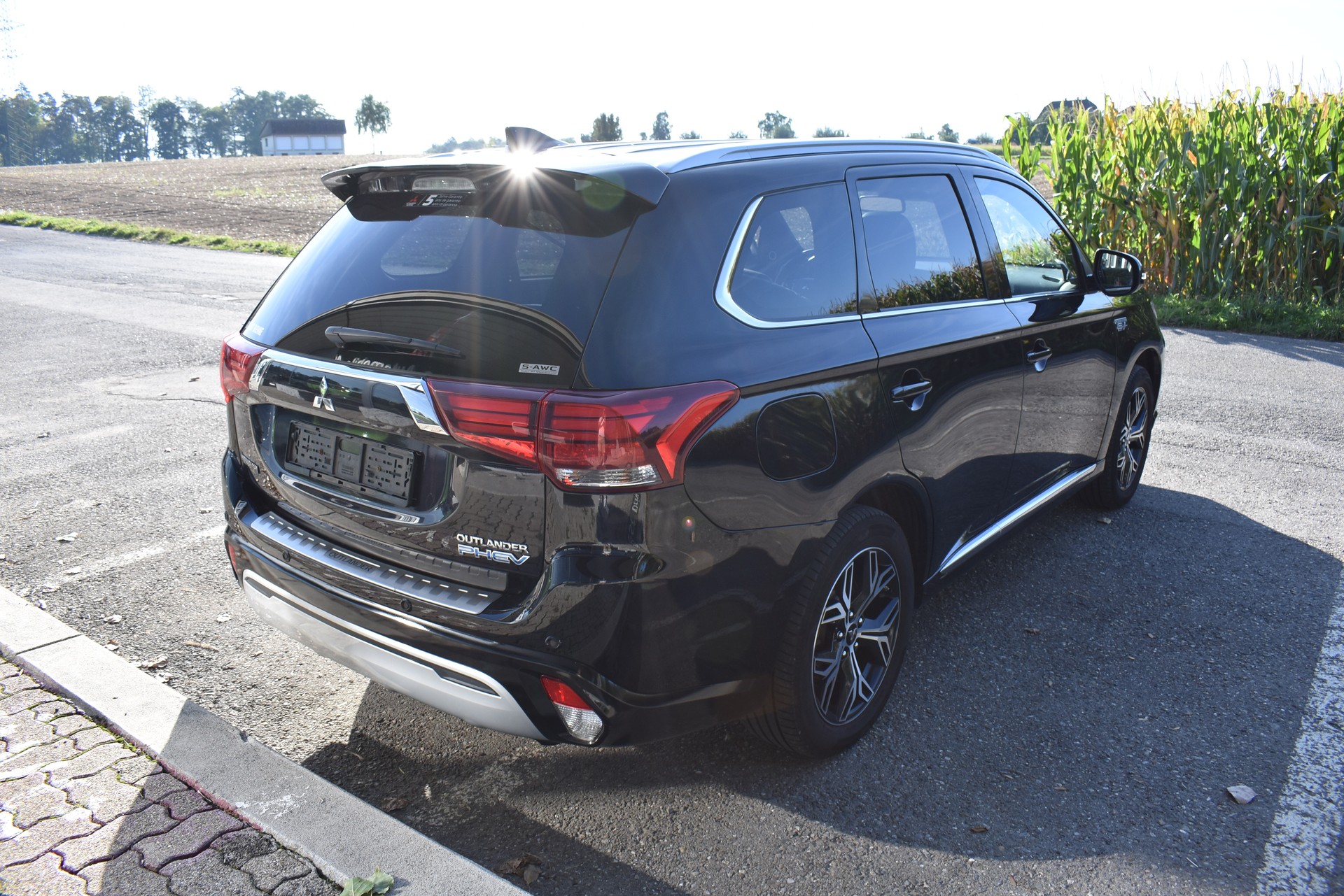 MITSUBISHI Outlander 2.4 PHEV Diamond S-Edition 4WD Automatic-image-6