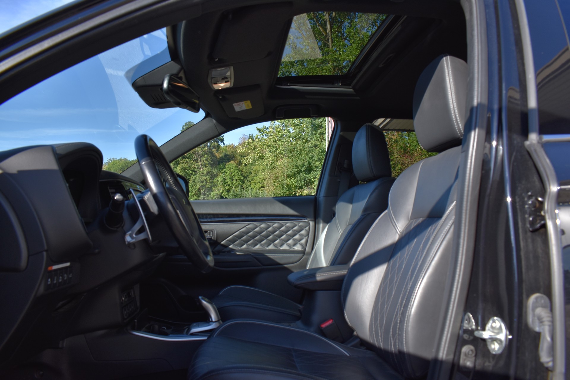 MITSUBISHI Outlander 2.4 PHEV Diamond S-Edition 4WD Automatic-image-11