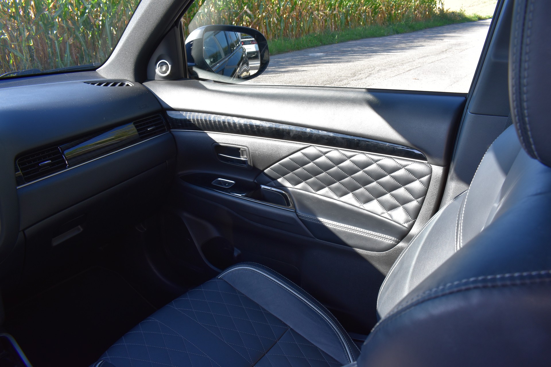 MITSUBISHI Outlander 2.4 PHEV Diamond S-Edition 4WD Automatic-image-9