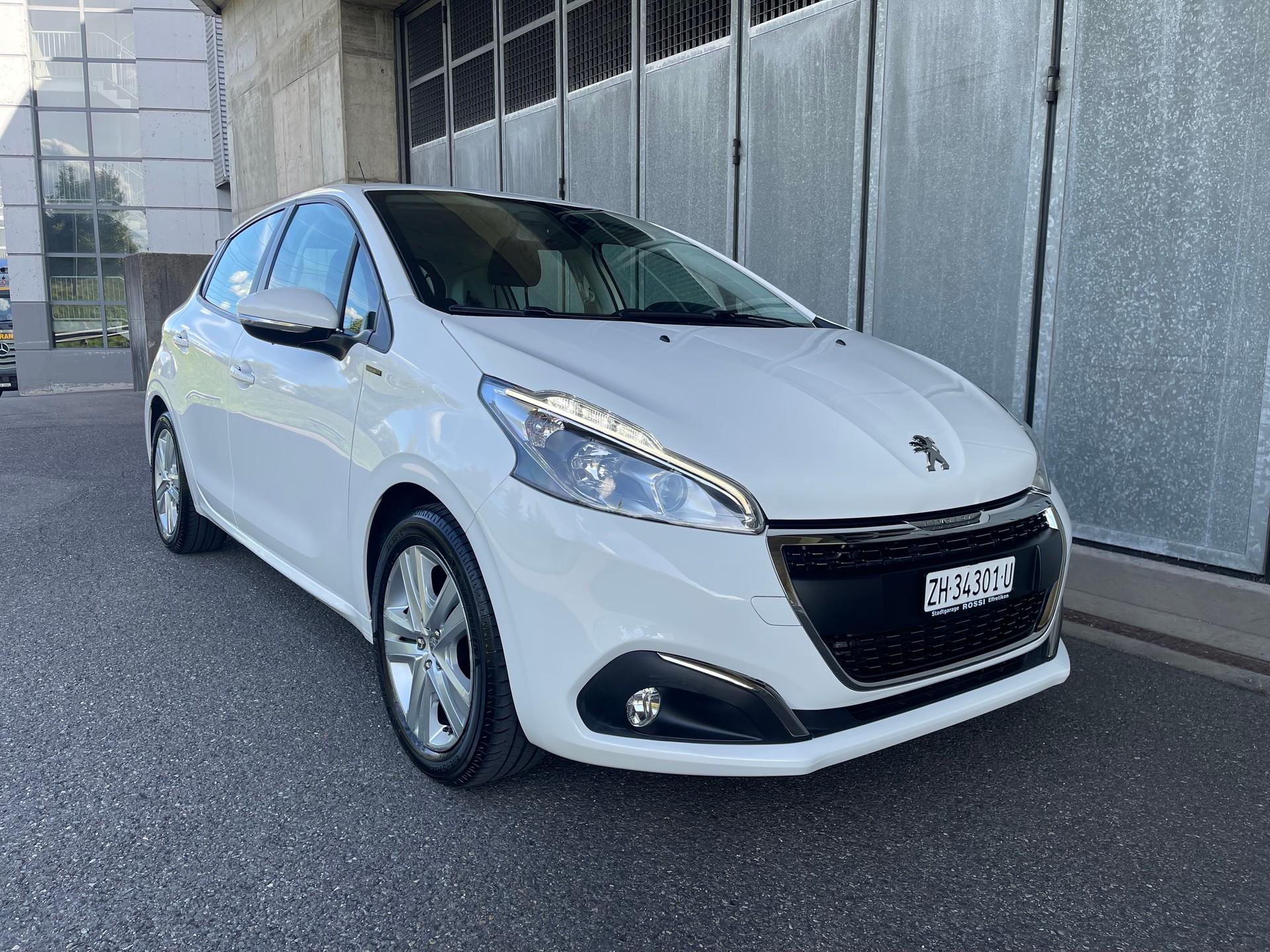 PEUGEOT 208 1.2 PureTech Signature S/S