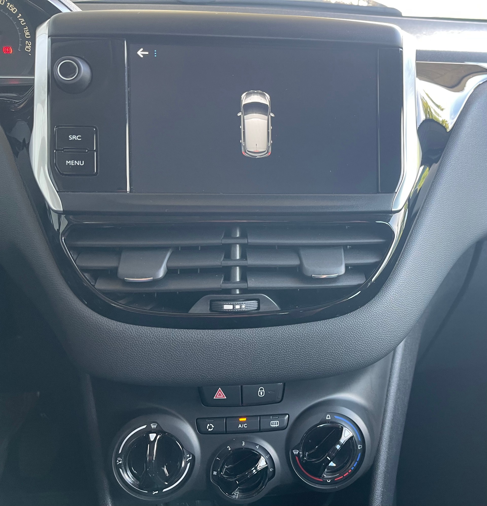 PEUGEOT 208 1.2 PureTech Signature S/S-image-9