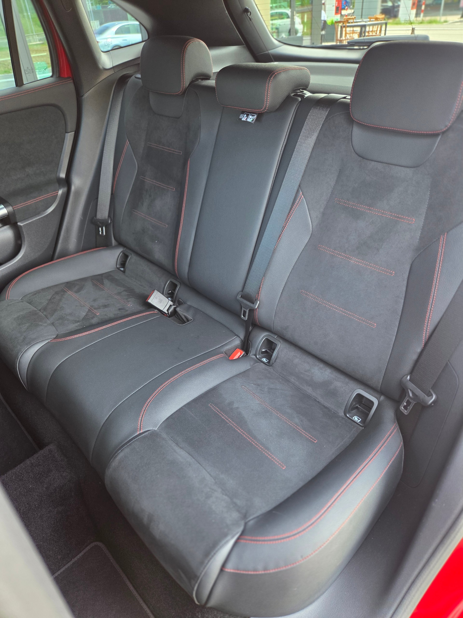 MERCEDES-BENZ GLA 200d 4Matic 8G-DCT AMG Line-image-10