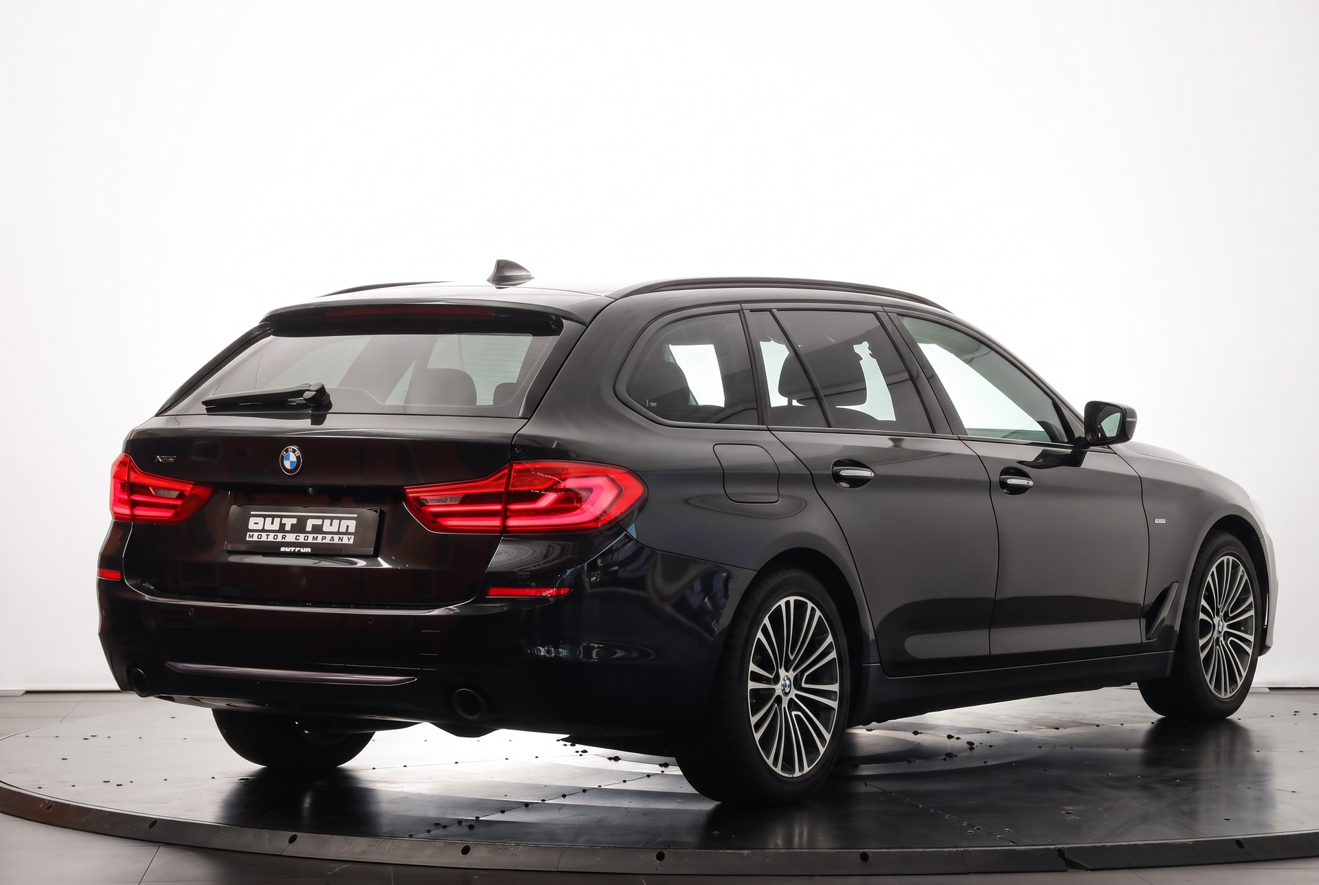 BMW 520d xDrive Touring Sport Line Steptronic-image-2