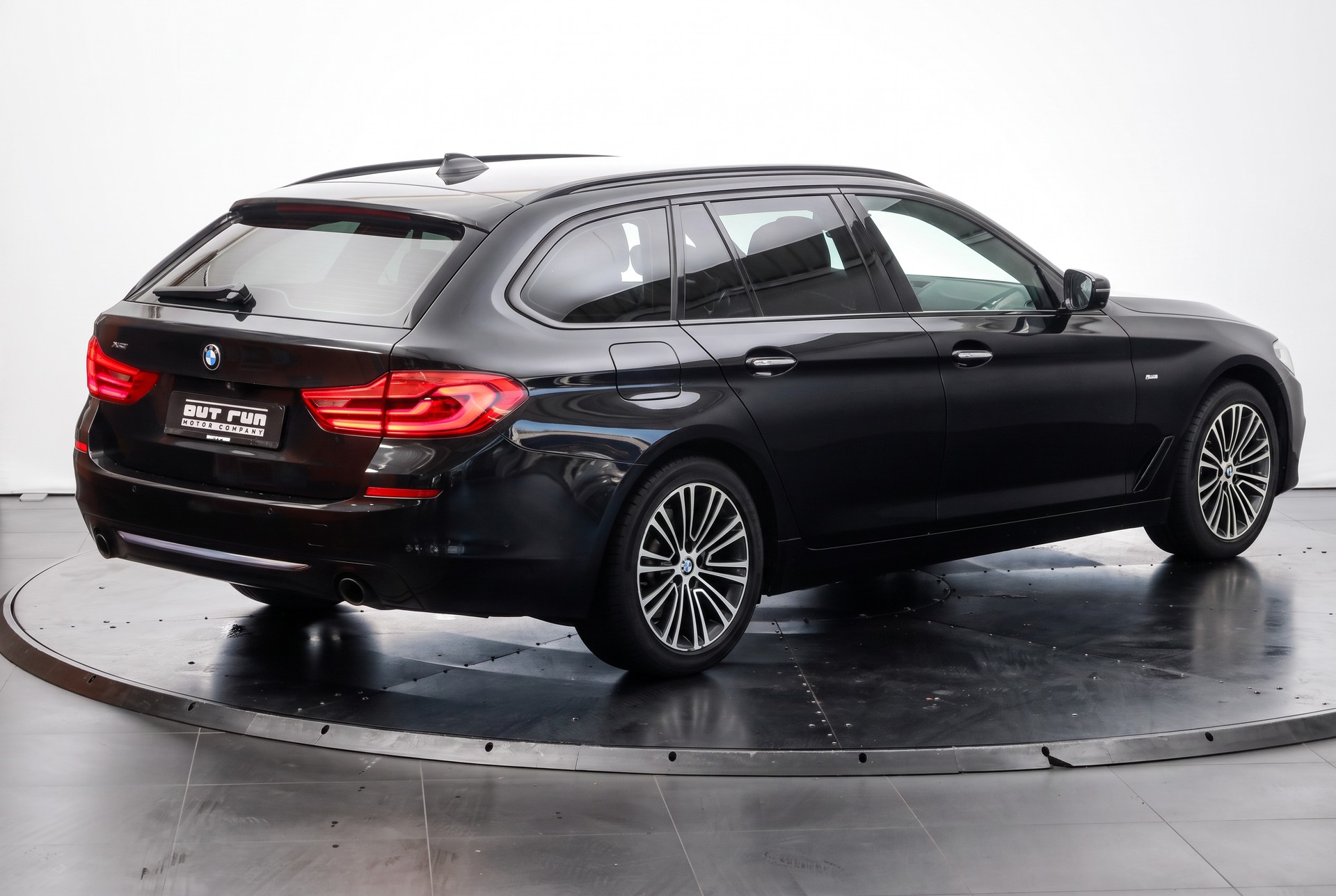 BMW 520d xDrive Touring Sport Line Steptronic-image-3