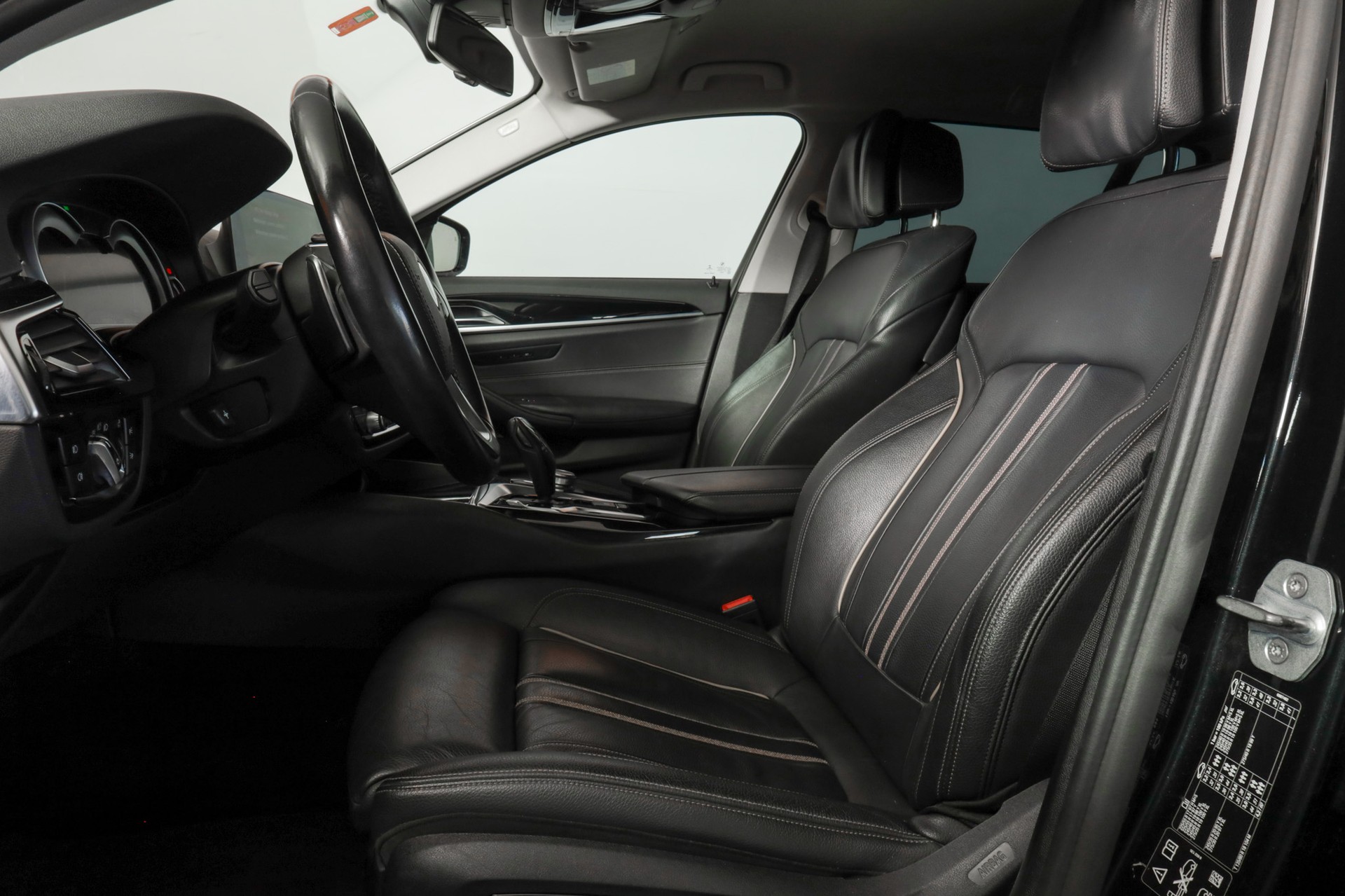 BMW 520d xDrive Touring Sport Line Steptronic-image-12