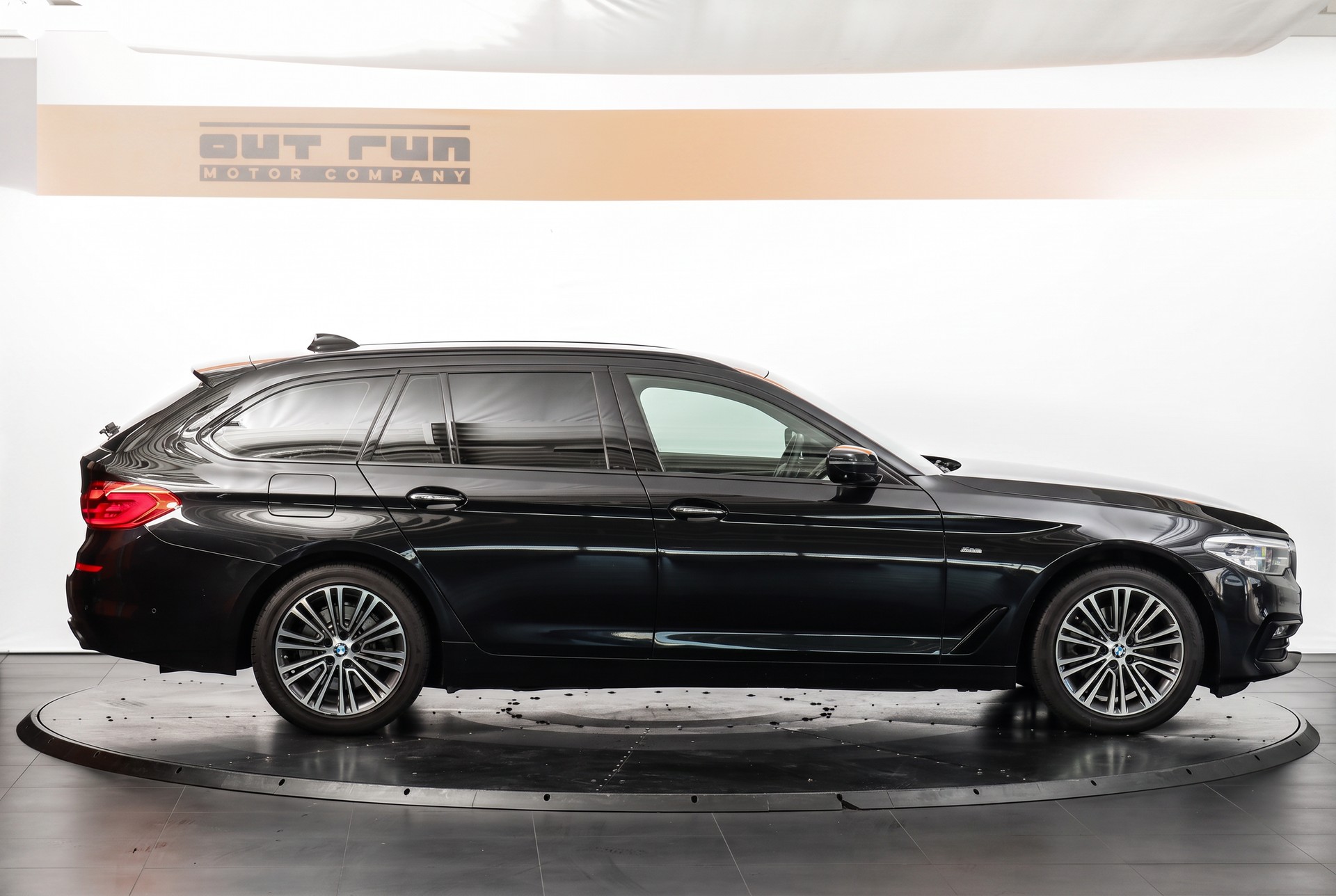 BMW 520d xDrive Touring Sport Line Steptronic-image-5