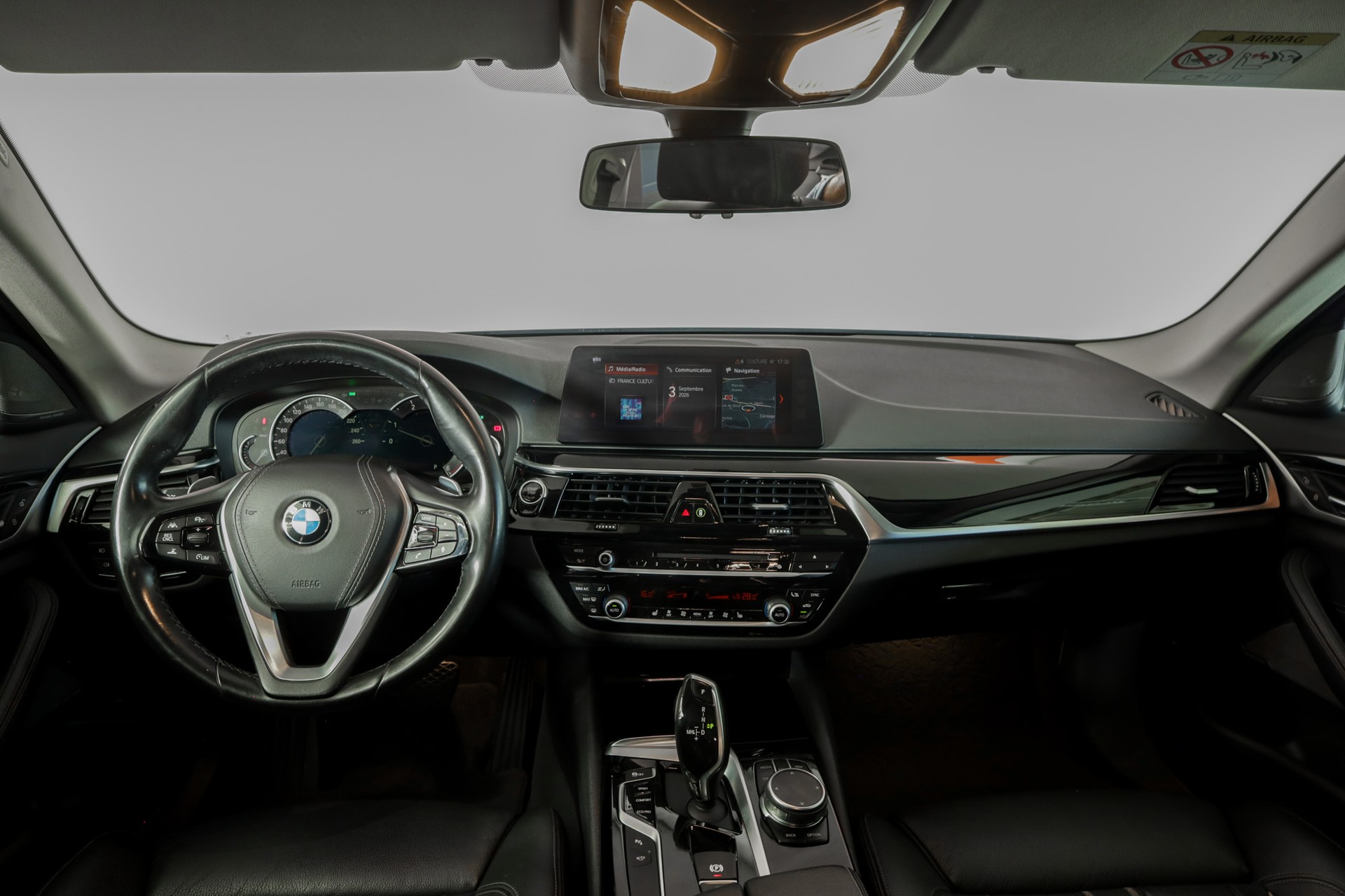 BMW 520d xDrive Touring Sport Line Steptronic-image-10
