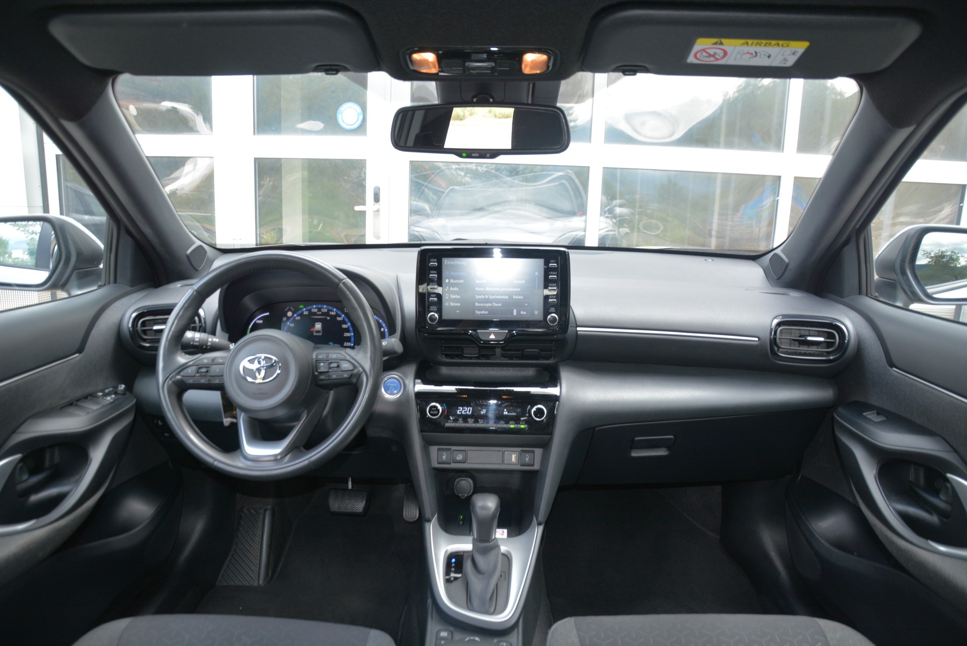 TOYOTA Yaris Cross 1.5 Trend e-CVT AWDi-image-4